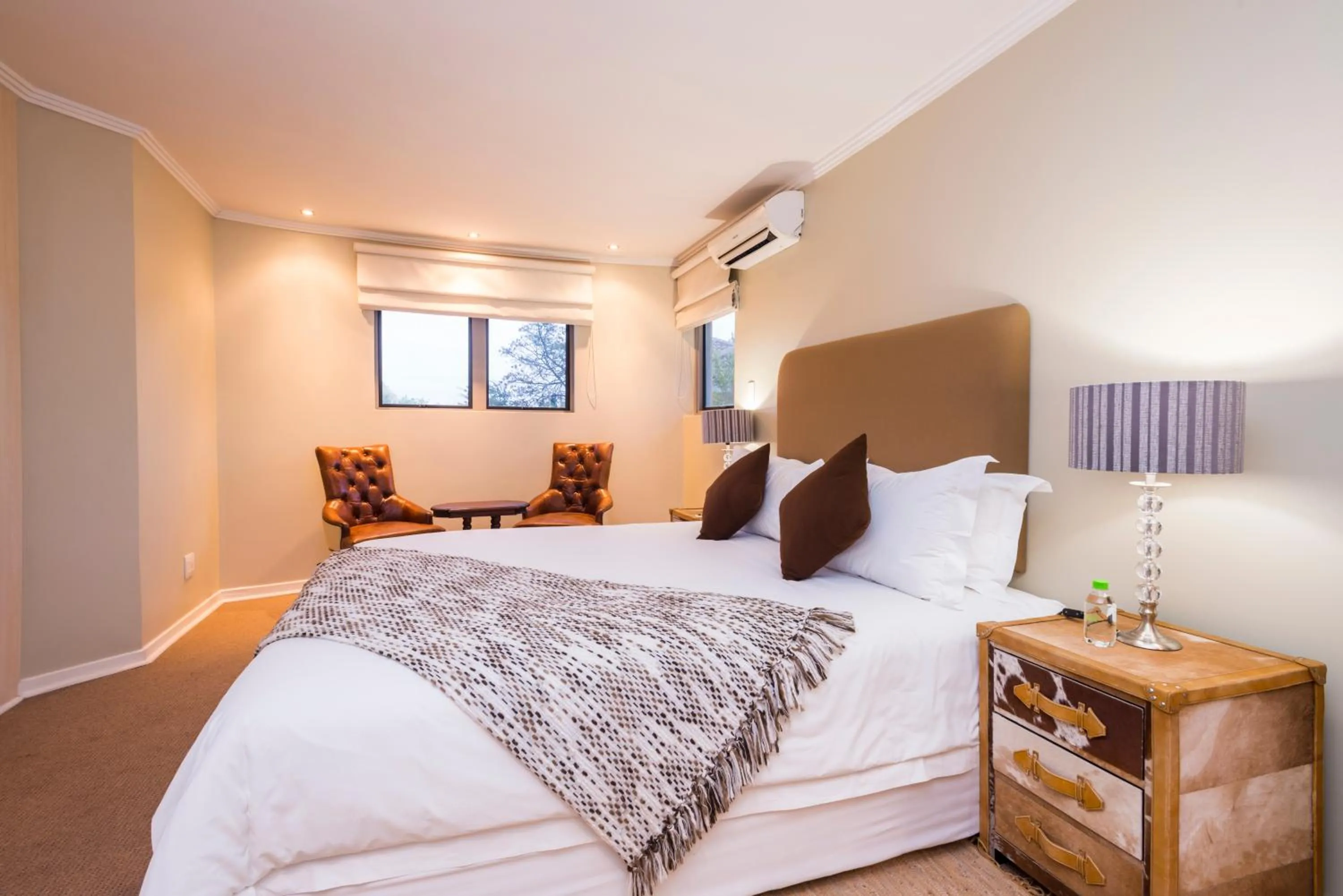 Photo of the whole room, Bed in aha Kopanong Hotel & Conference Centre