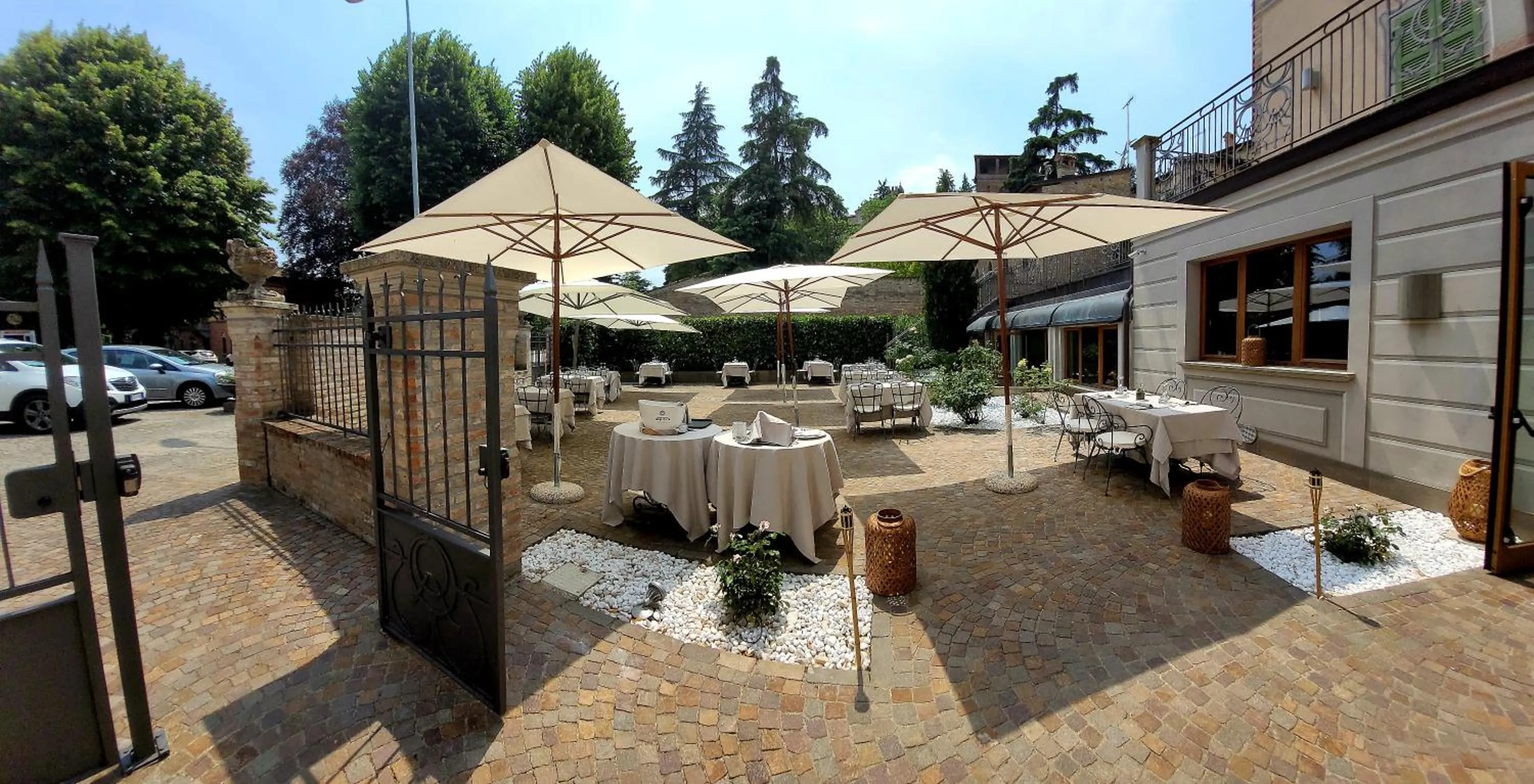 Property building in Cora Hotels Leon d'Oro