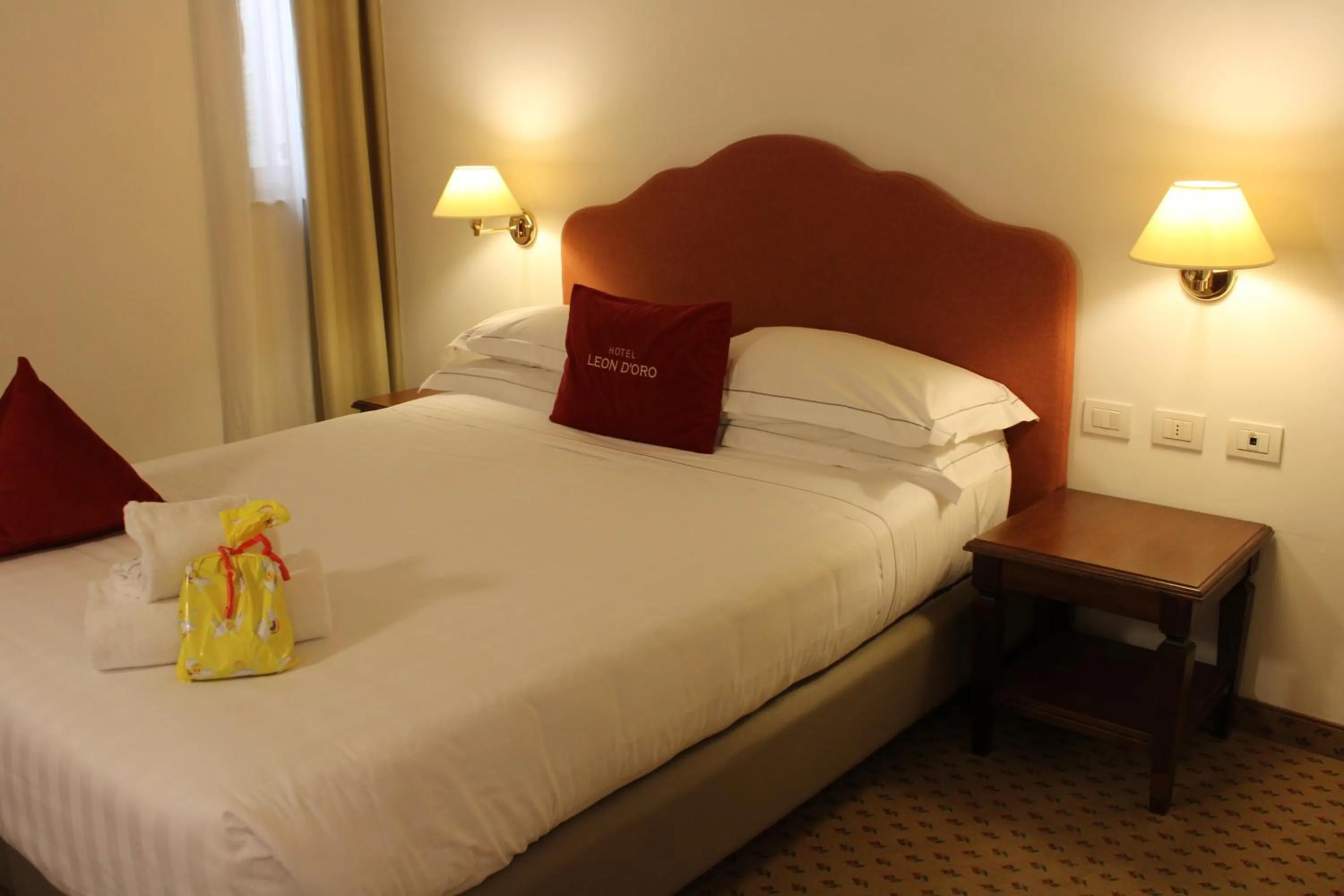 Bedroom, Bed in Cora Hotels Leon d'Oro