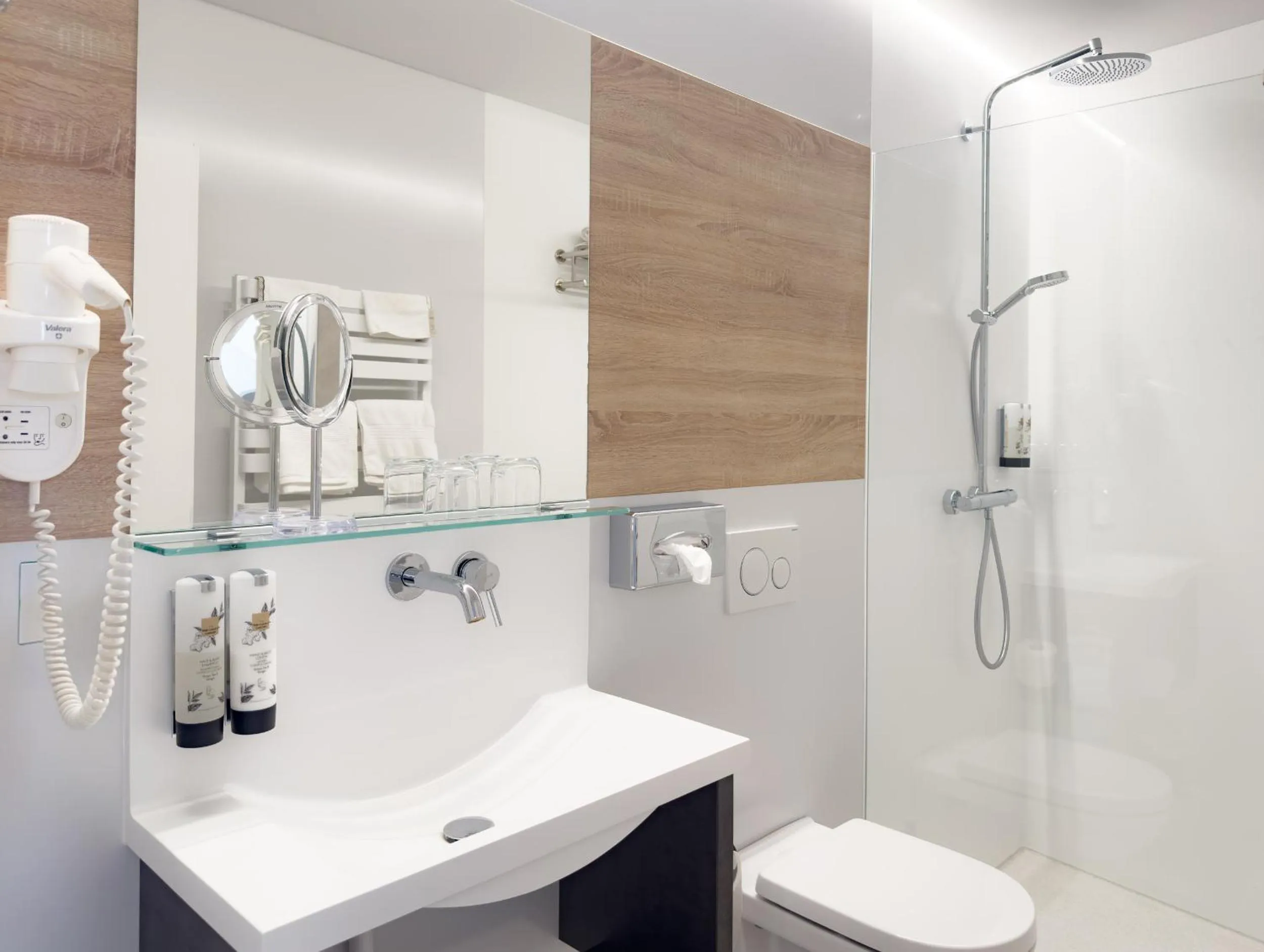 Bathroom in Kracher Hotel Doppelzimmer - inklusive Pool