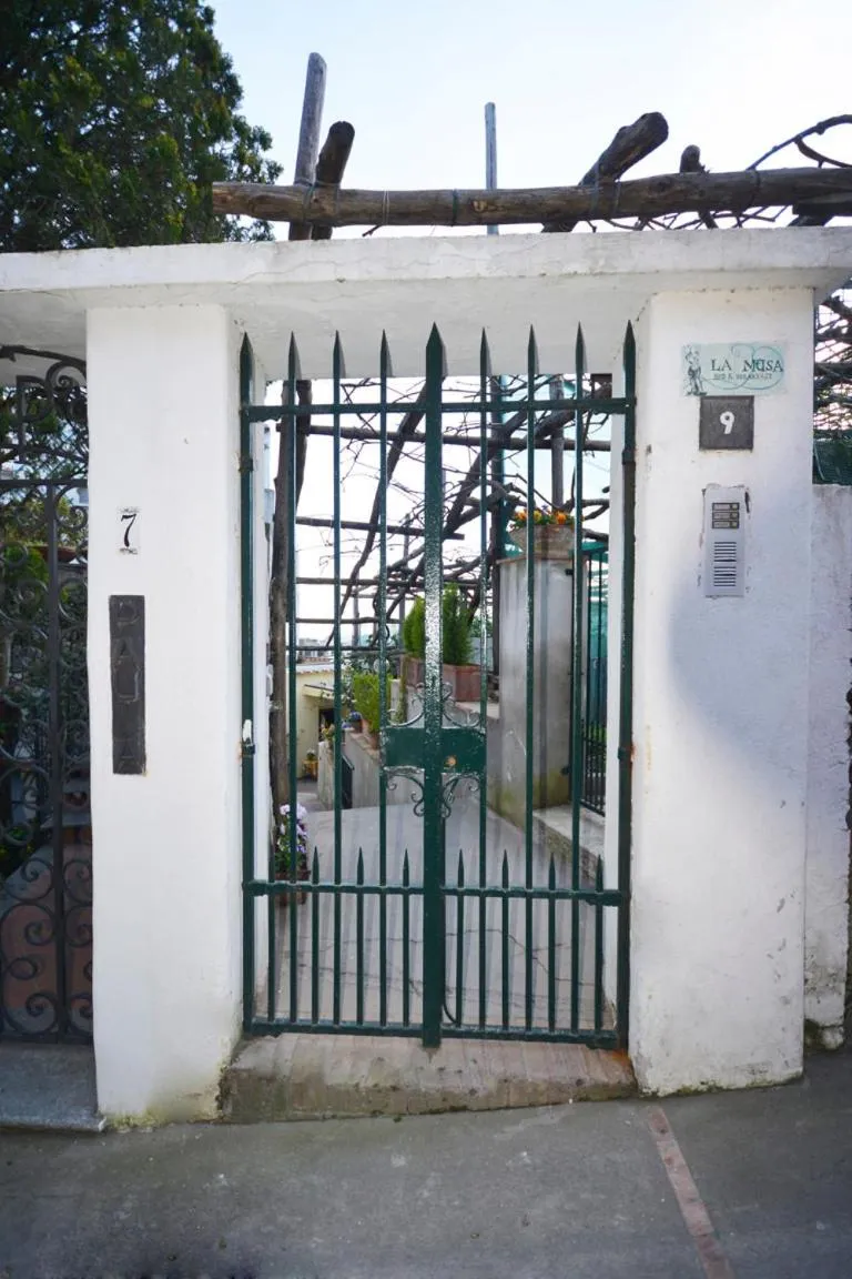 Facade/entrance in La Musa
