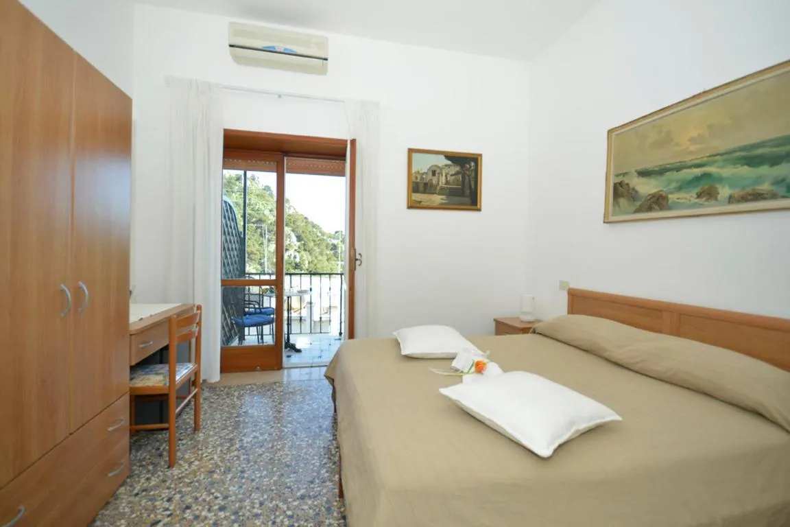 View (from property/room), Bed in La Musa