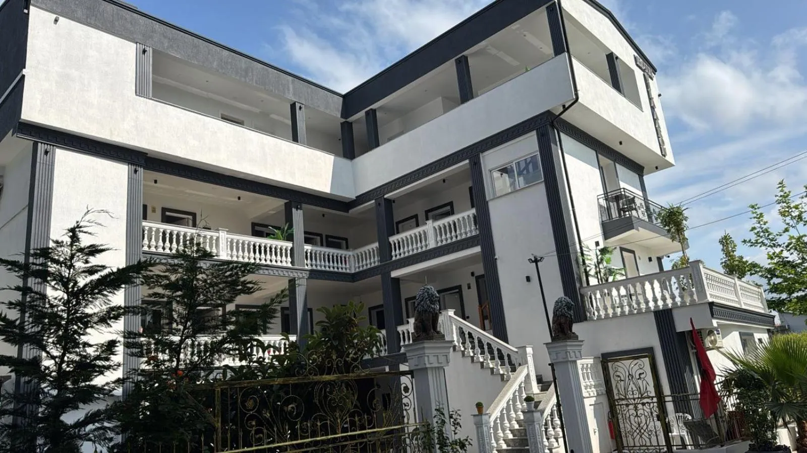 Property building in Hotel Vila AARON