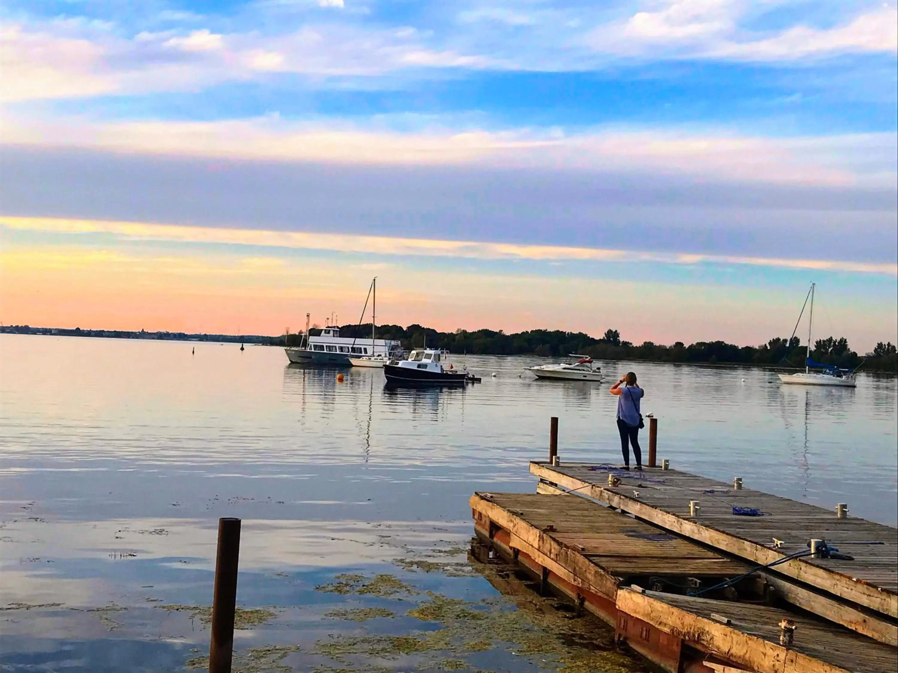 Day in Hotel Wolfe Island