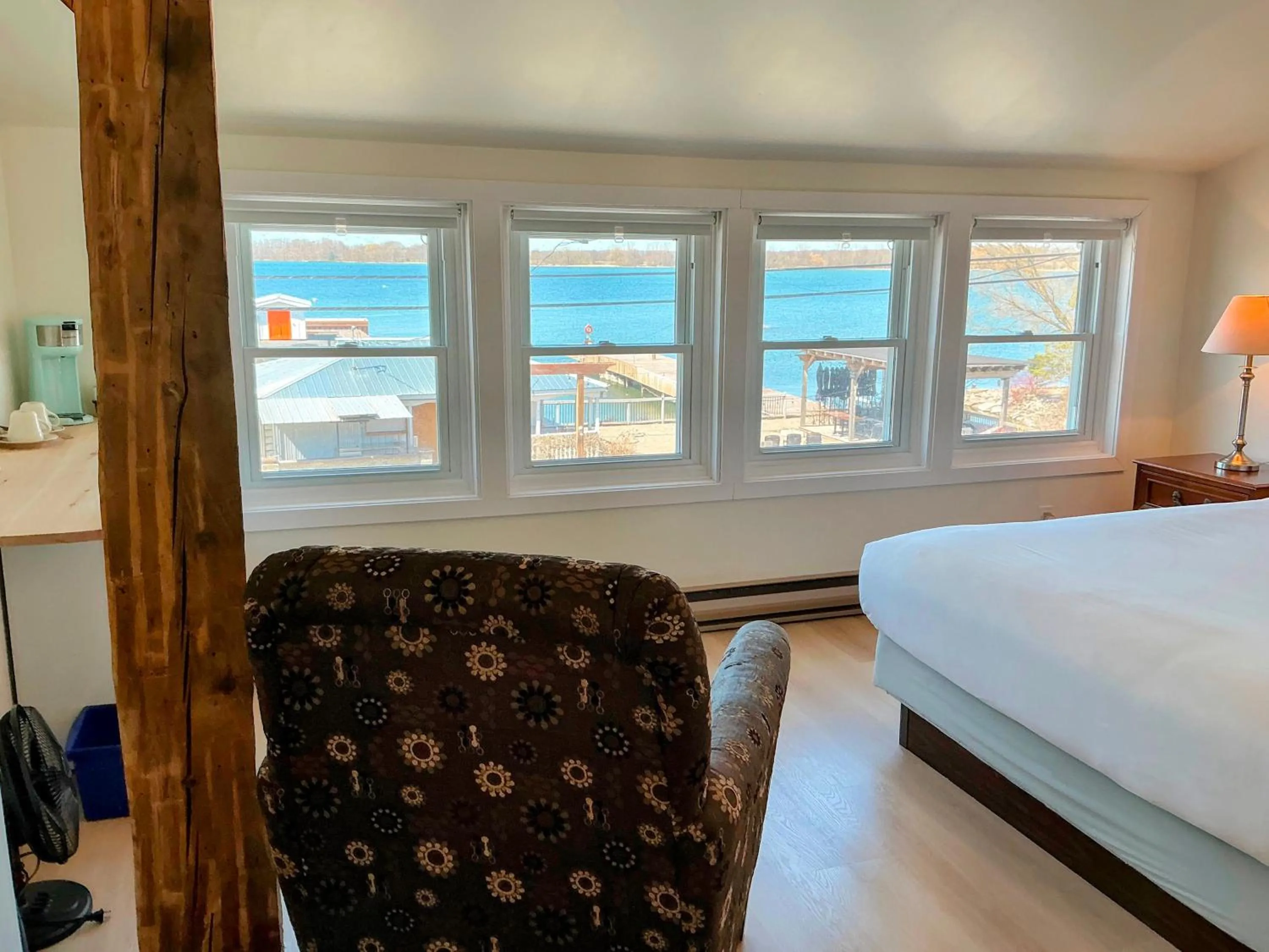 Bed in Hotel Wolfe Island