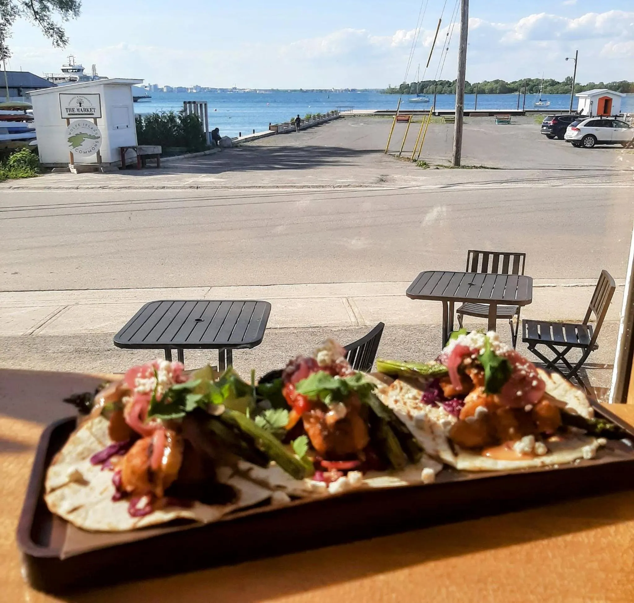 Restaurant/places to eat in Hotel Wolfe Island