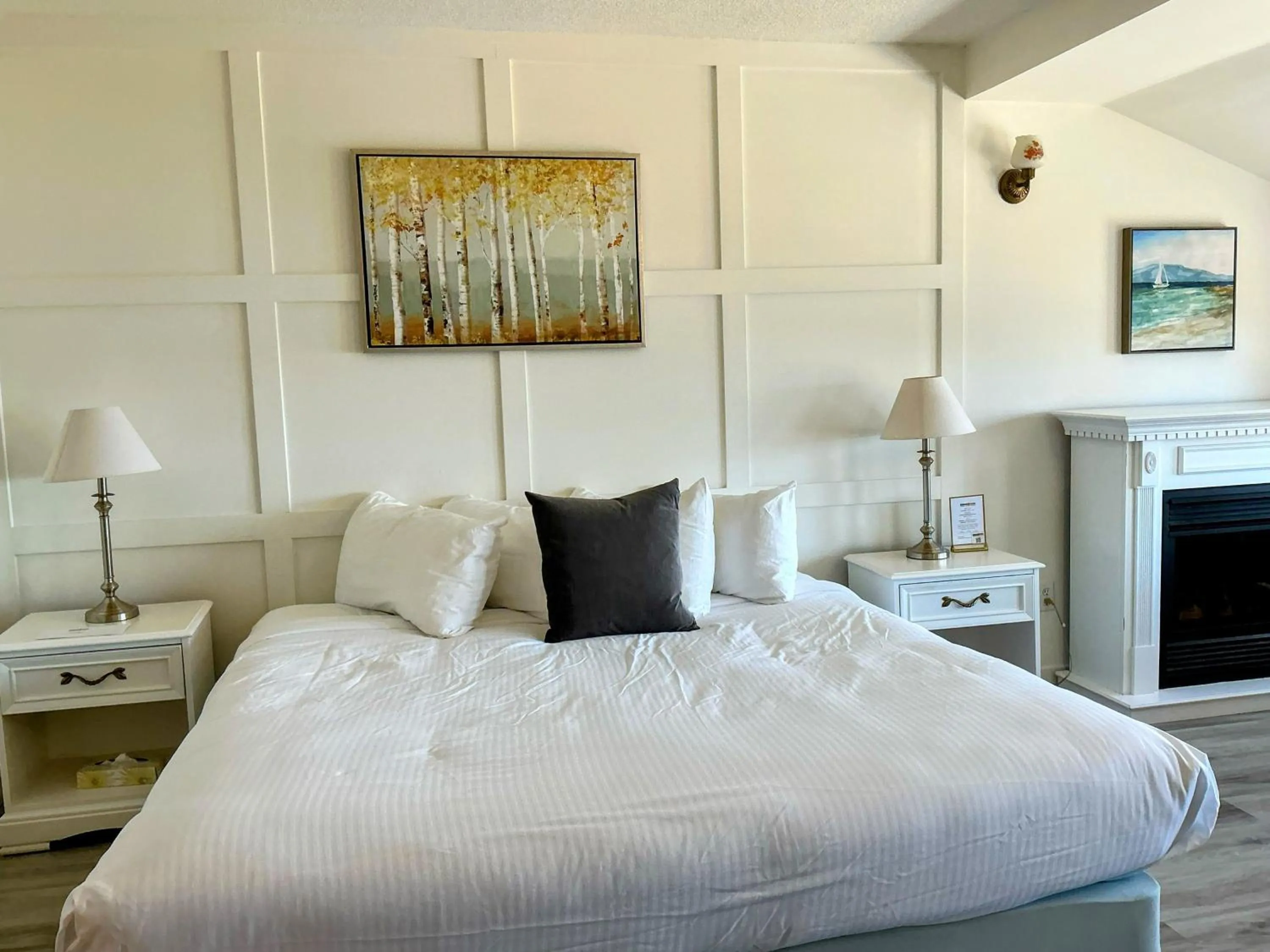 Bed in Hotel Wolfe Island