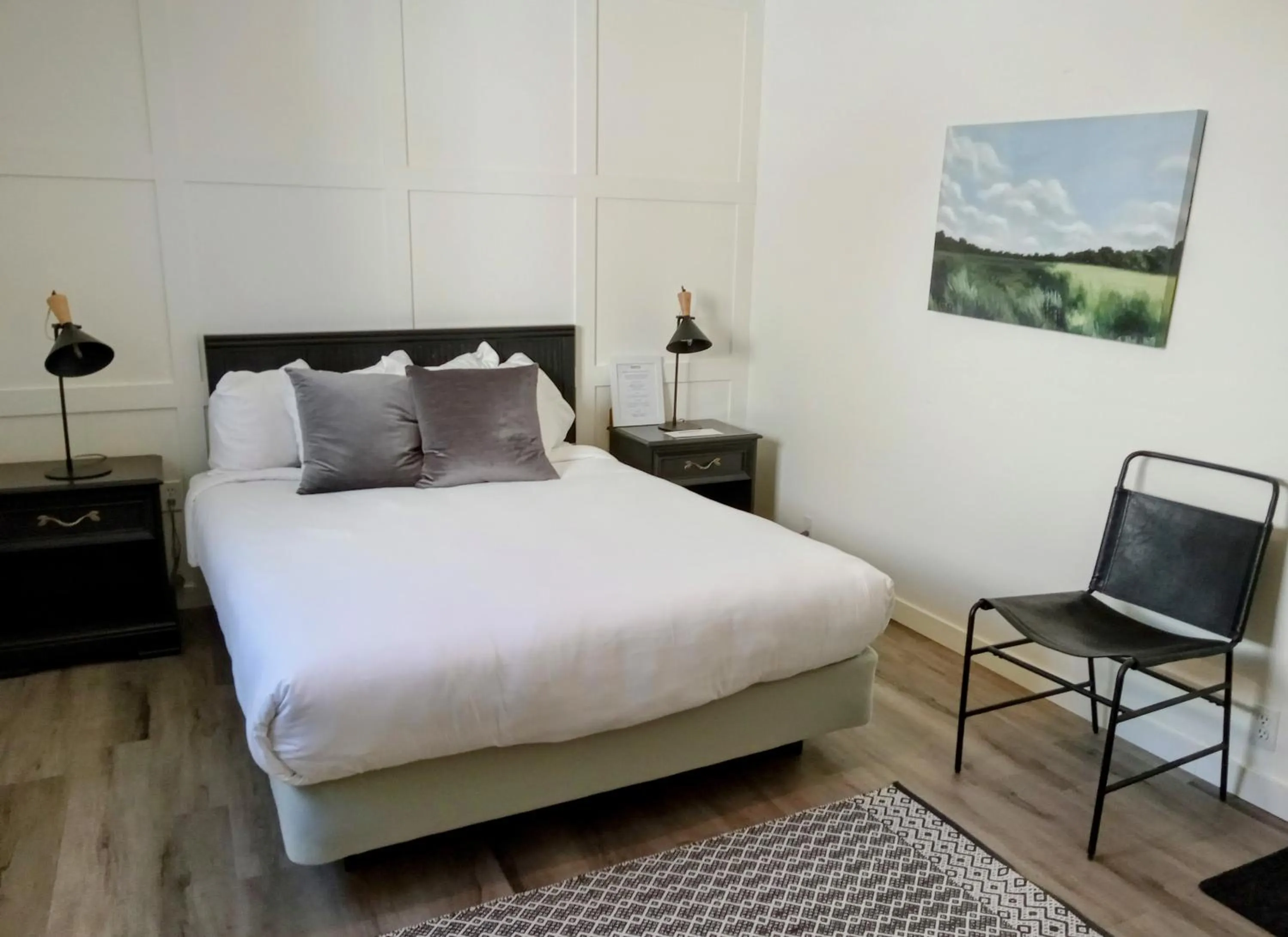 Bed in Hotel Wolfe Island