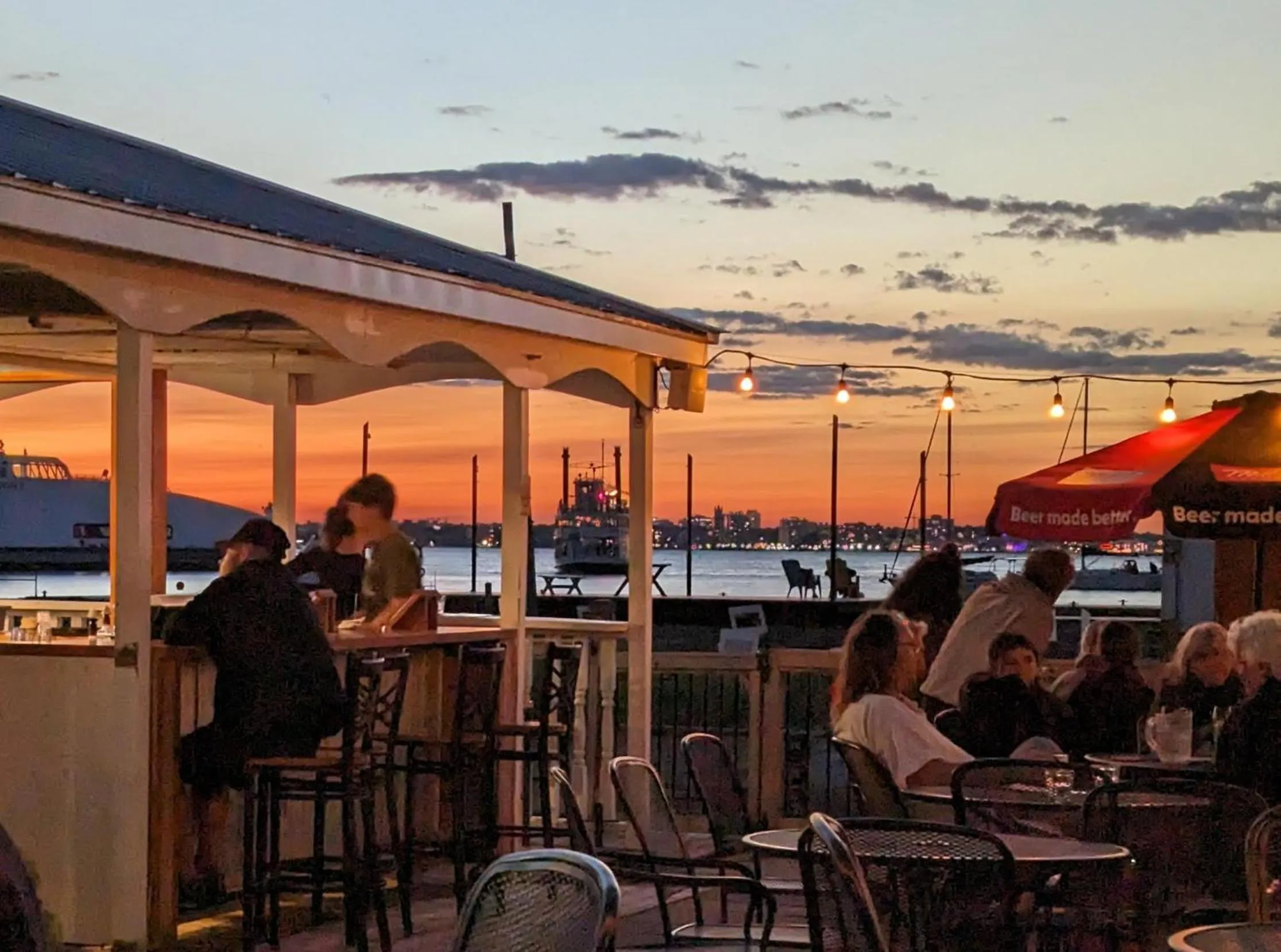 Patio in Hotel Wolfe Island