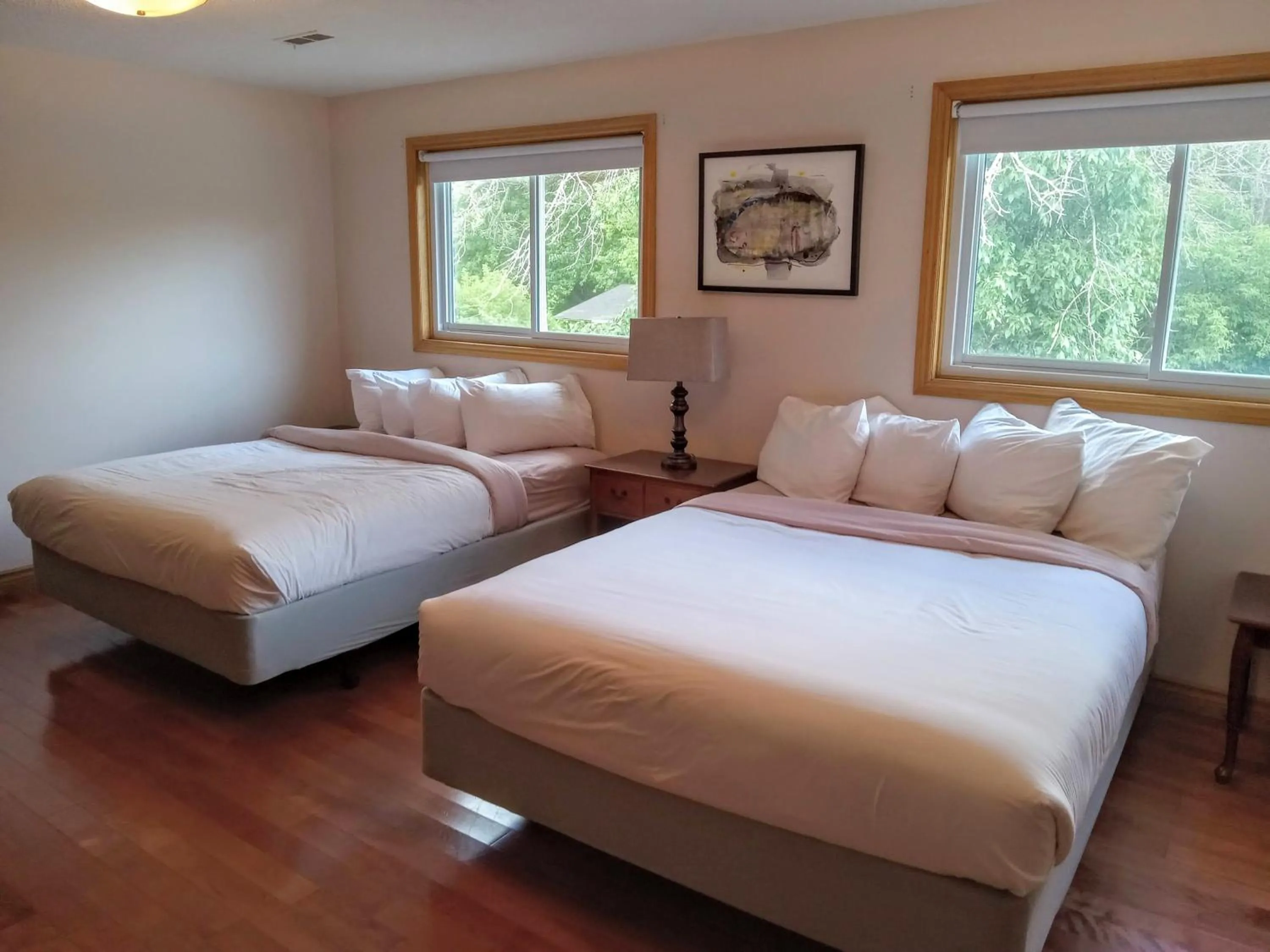 Bed in Hotel Wolfe Island