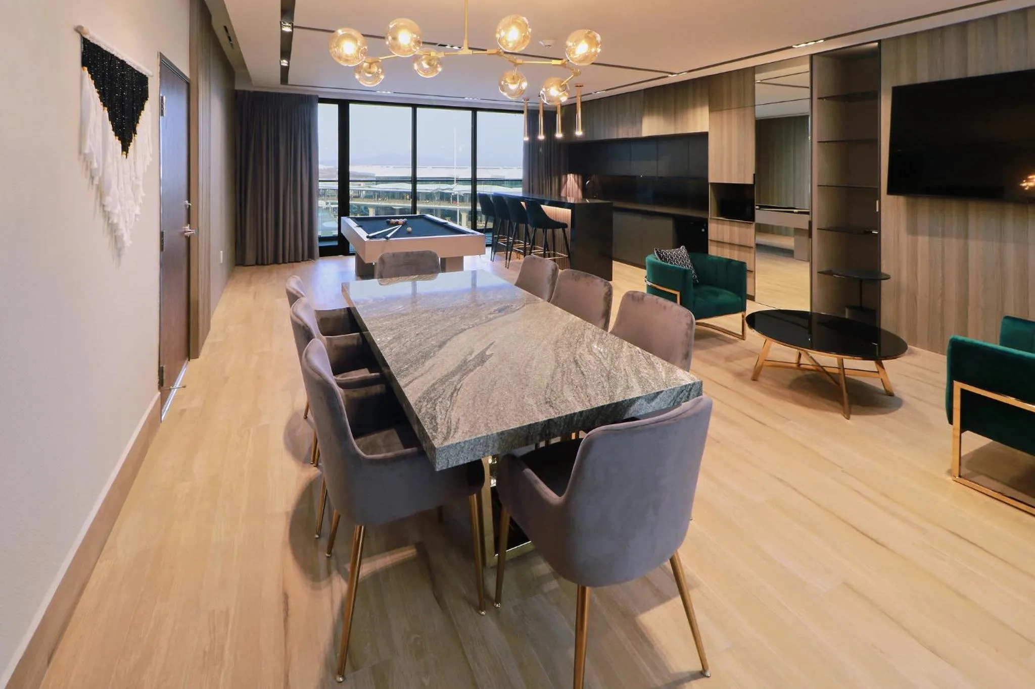 Photo of the whole room in Holiday Inn & Suites - Mexico Felipe Angeles Airport by IHG