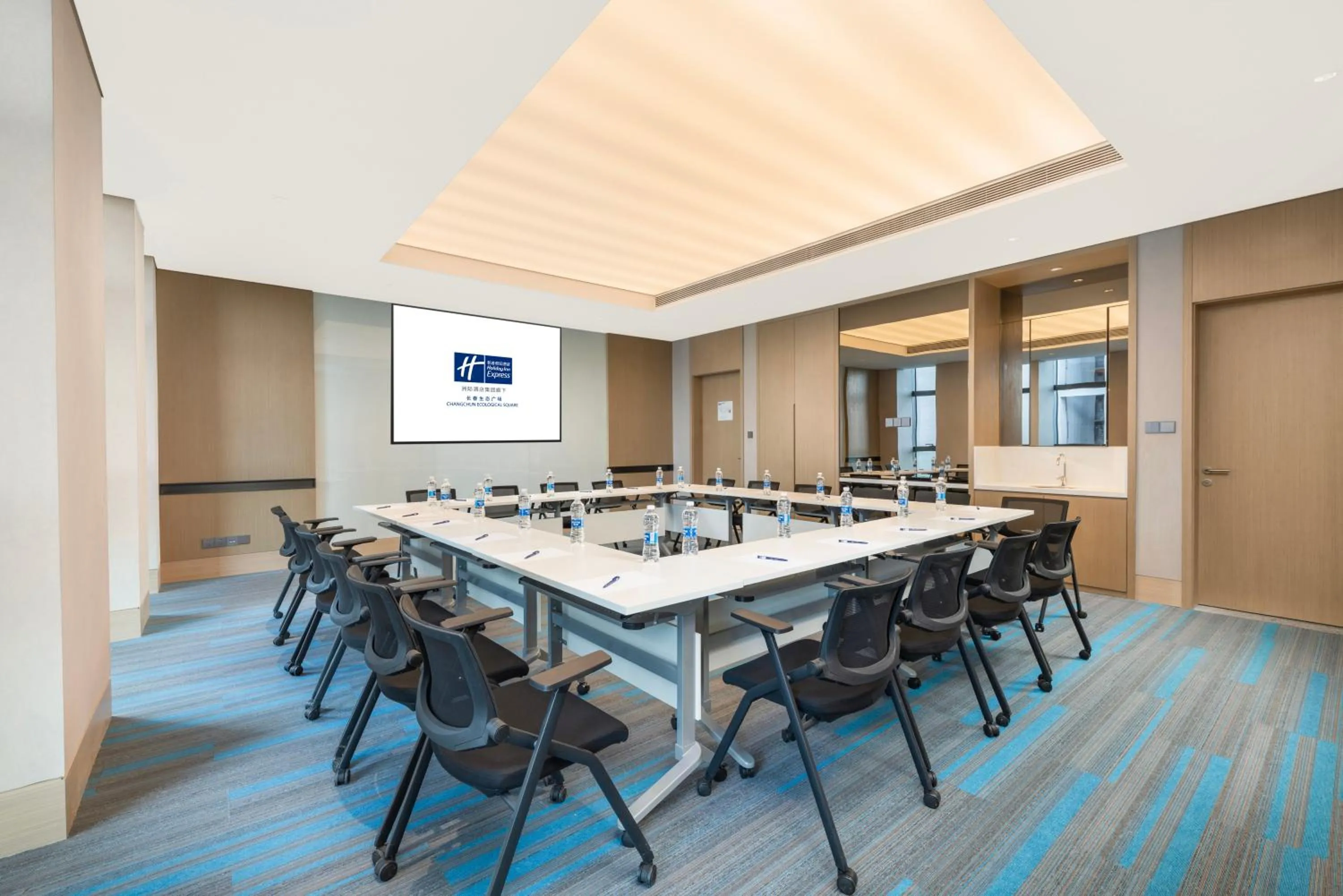 Meeting/conference room in Holiday Inn Express Changchun Ecological Square, an IHG Hotel