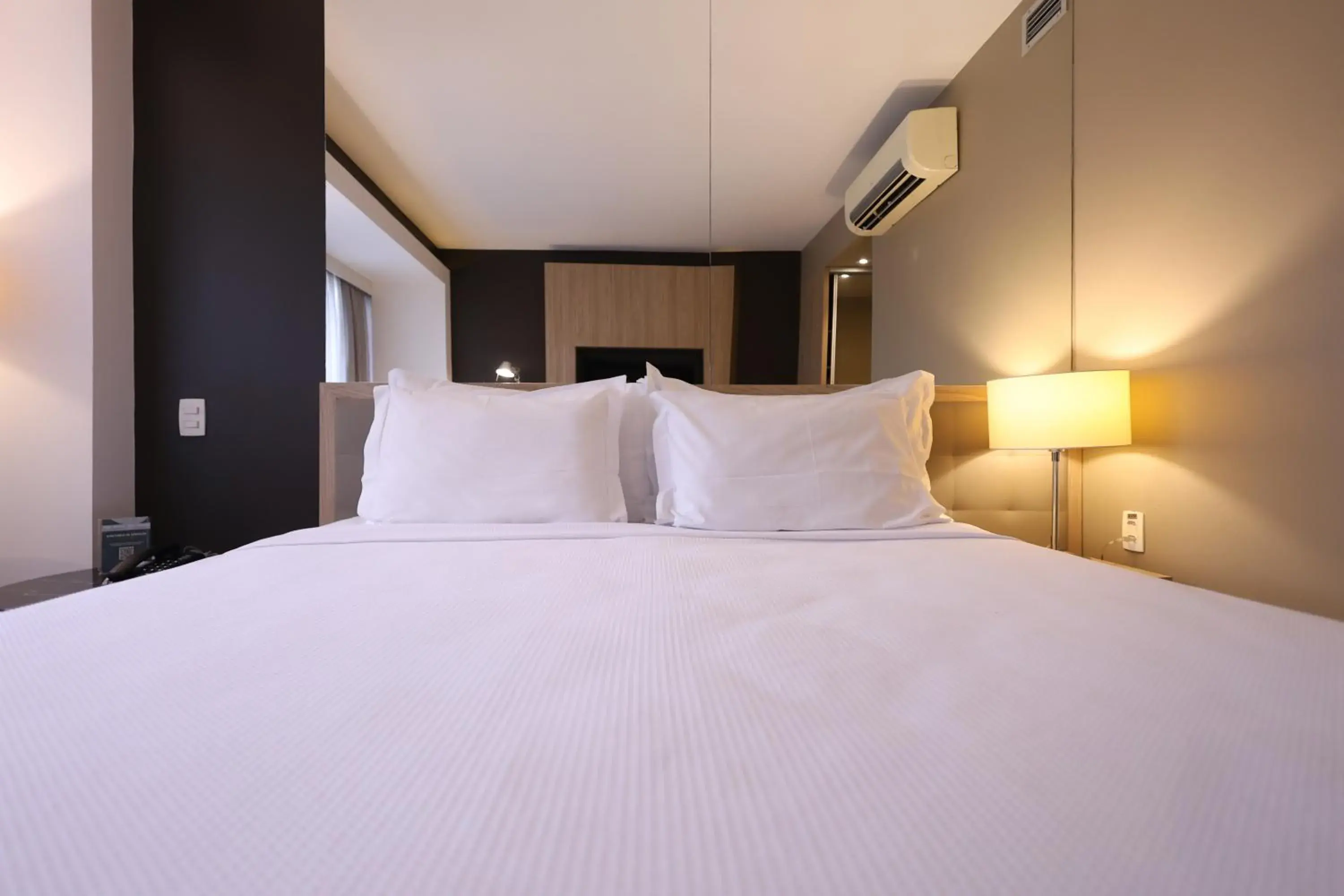 Luxo com Cama King - Não Fumantes in eSuites Savassi Toscanini Luxo com Cama King - Não Fumantes in eSuites Savassi Toscanini