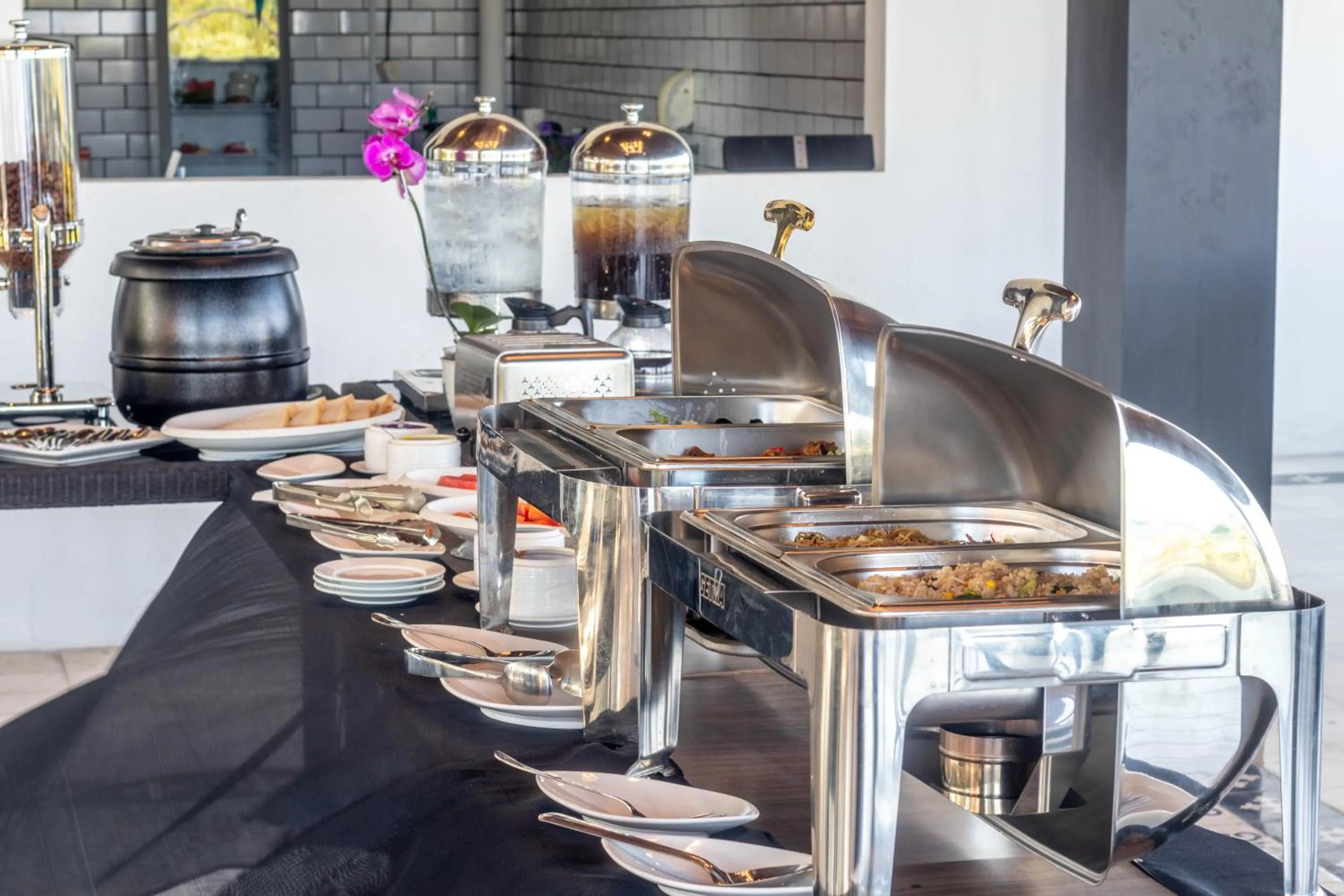 Restaurant/places to eat in Surya Melasti Beach Villa