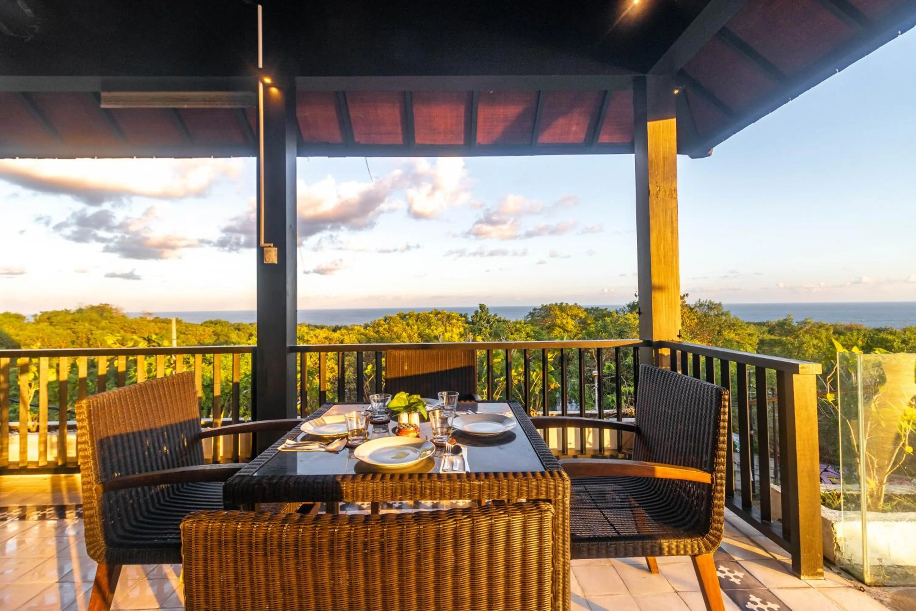 Restaurant/places to eat in Surya Melasti Beach Villa