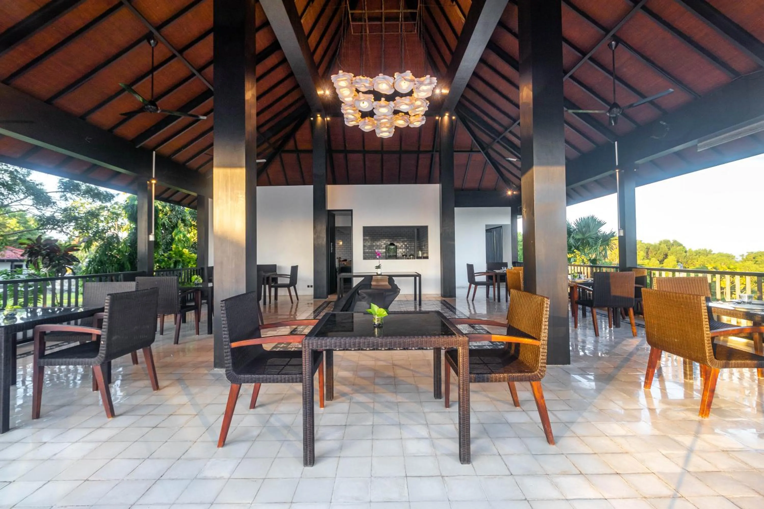 Restaurant/places to eat in Surya Melasti Beach Villa