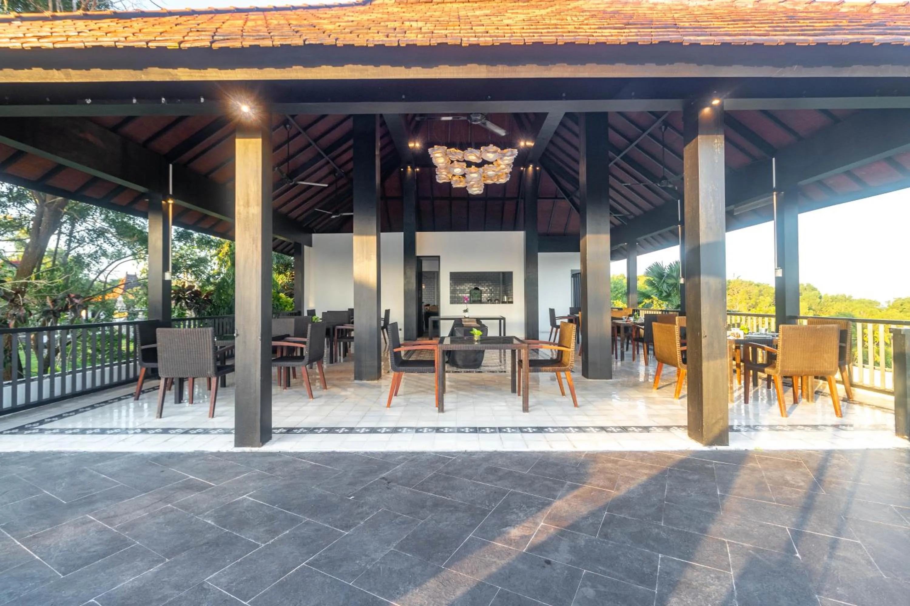 Restaurant/places to eat in Surya Melasti Beach Villa