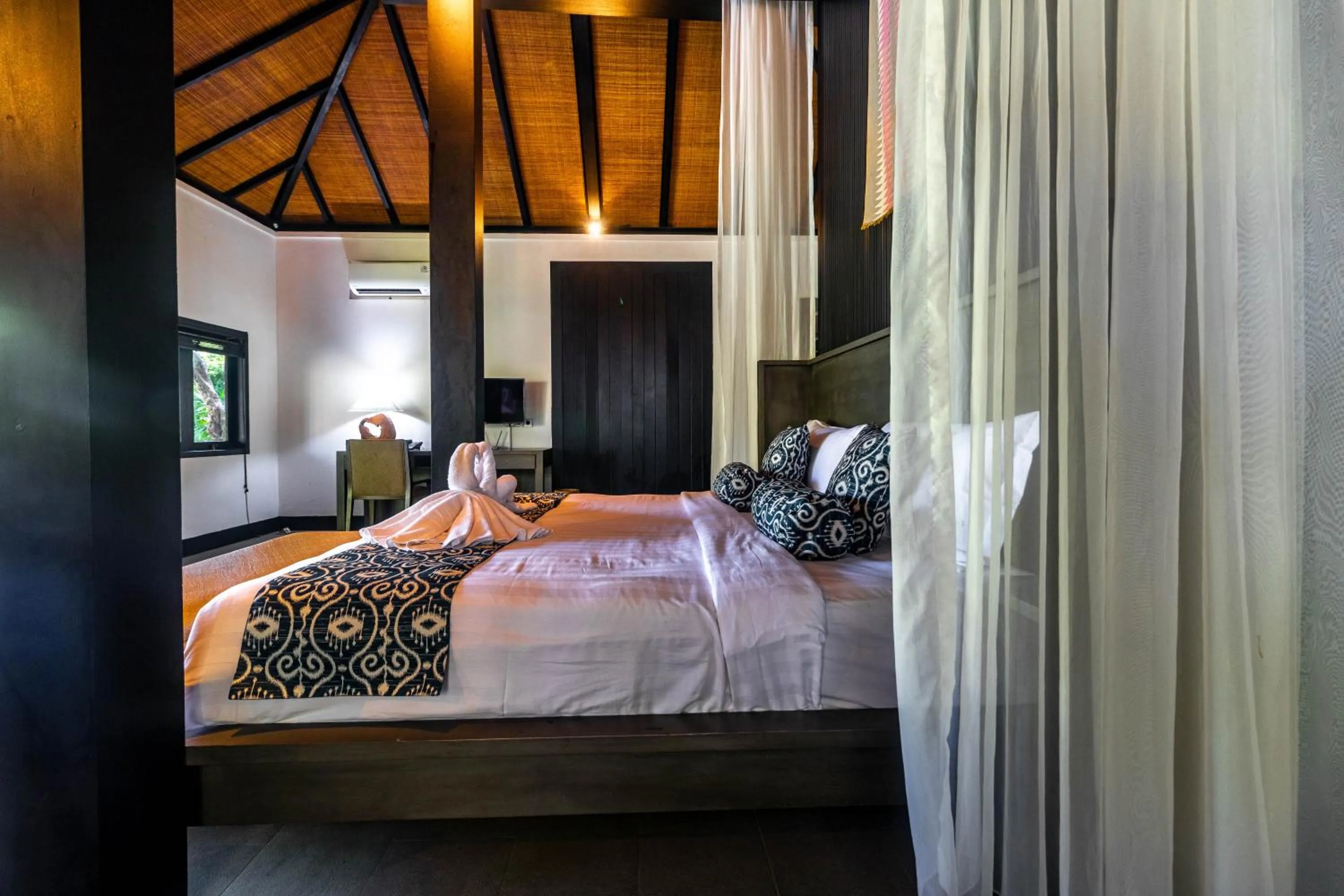 Bed in Surya Melasti Beach Villa