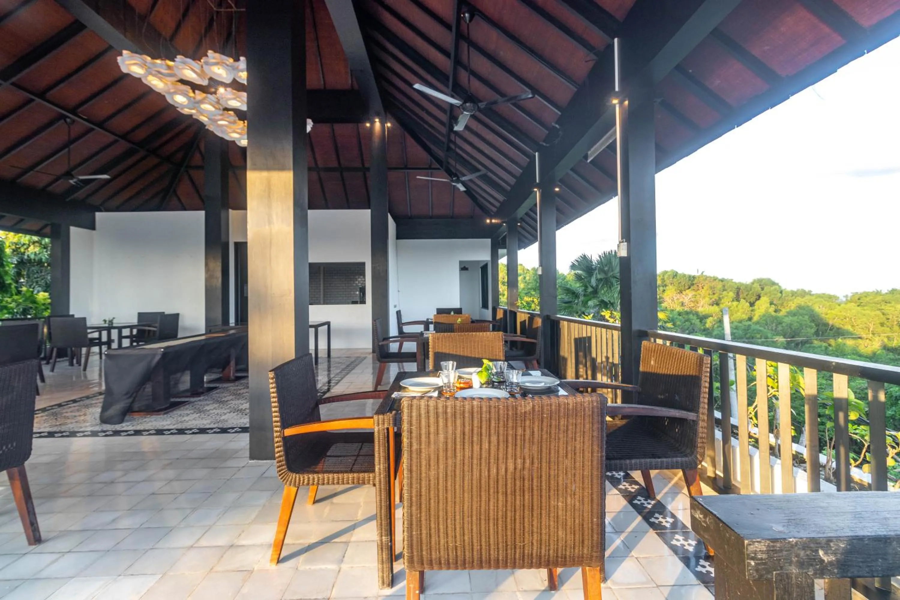 Restaurant/places to eat in Surya Melasti Beach Villa