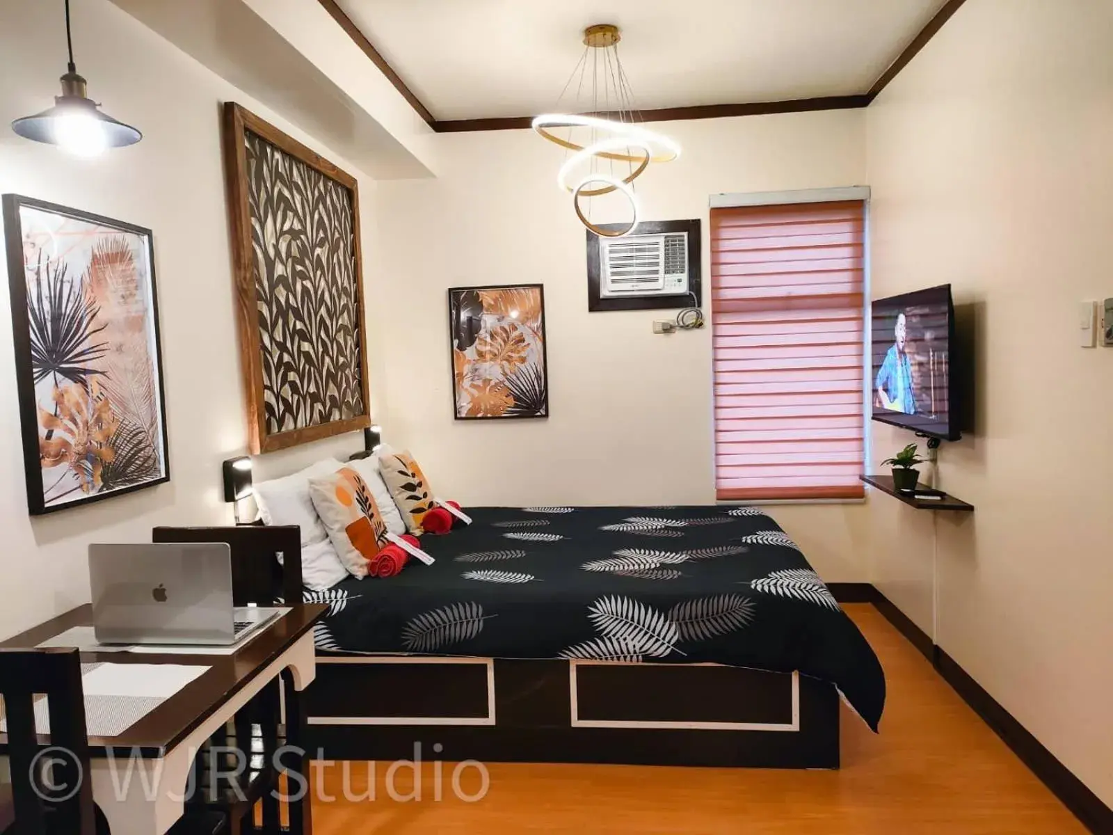 Queen Bed Deluxe- Contemporary Style Queen Bed Deluxe- Contemporary Style