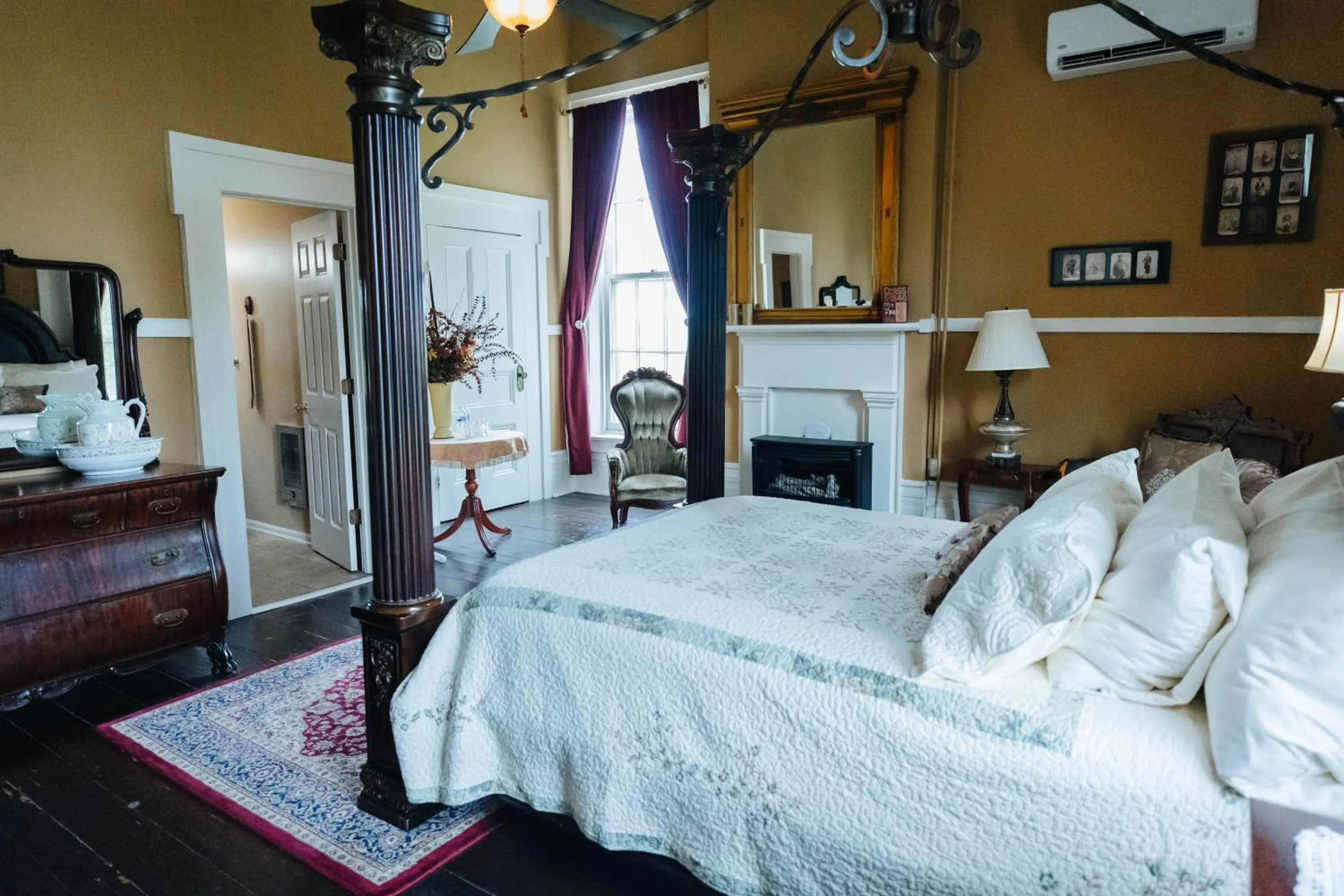 Bed in Maple Hill Manor Bed & Breakfast