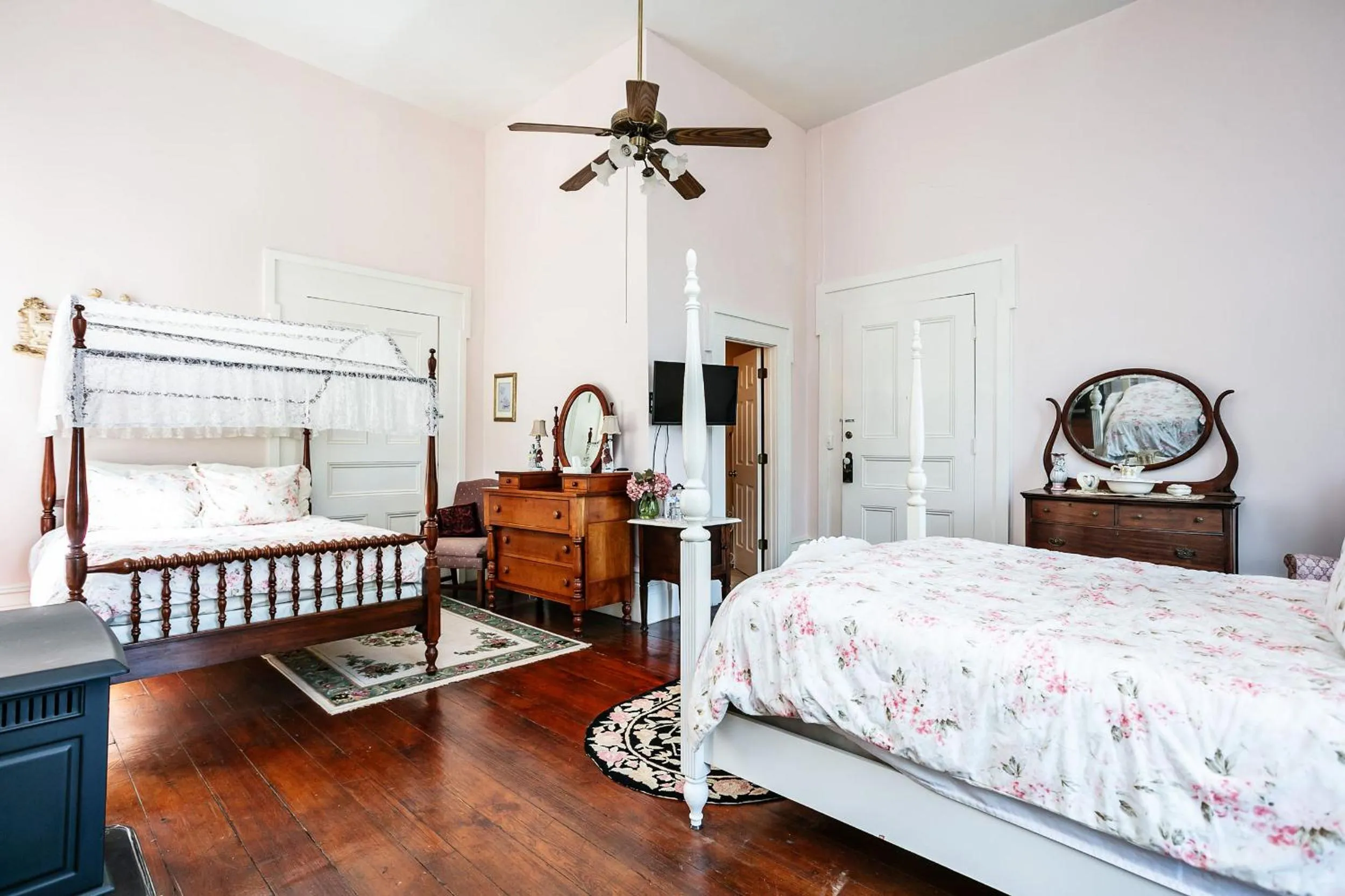 Maple Hill Manor Bed & Breakfast