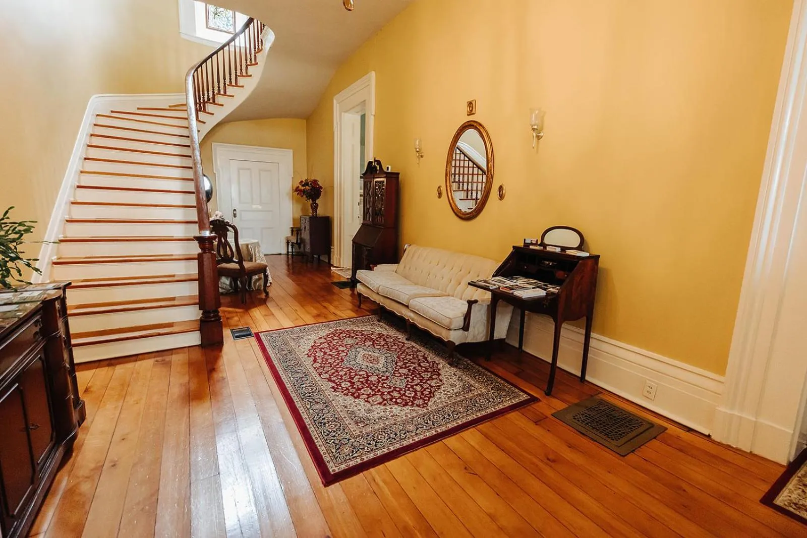 Lobby or reception in Maple Hill Manor Bed & Breakfast