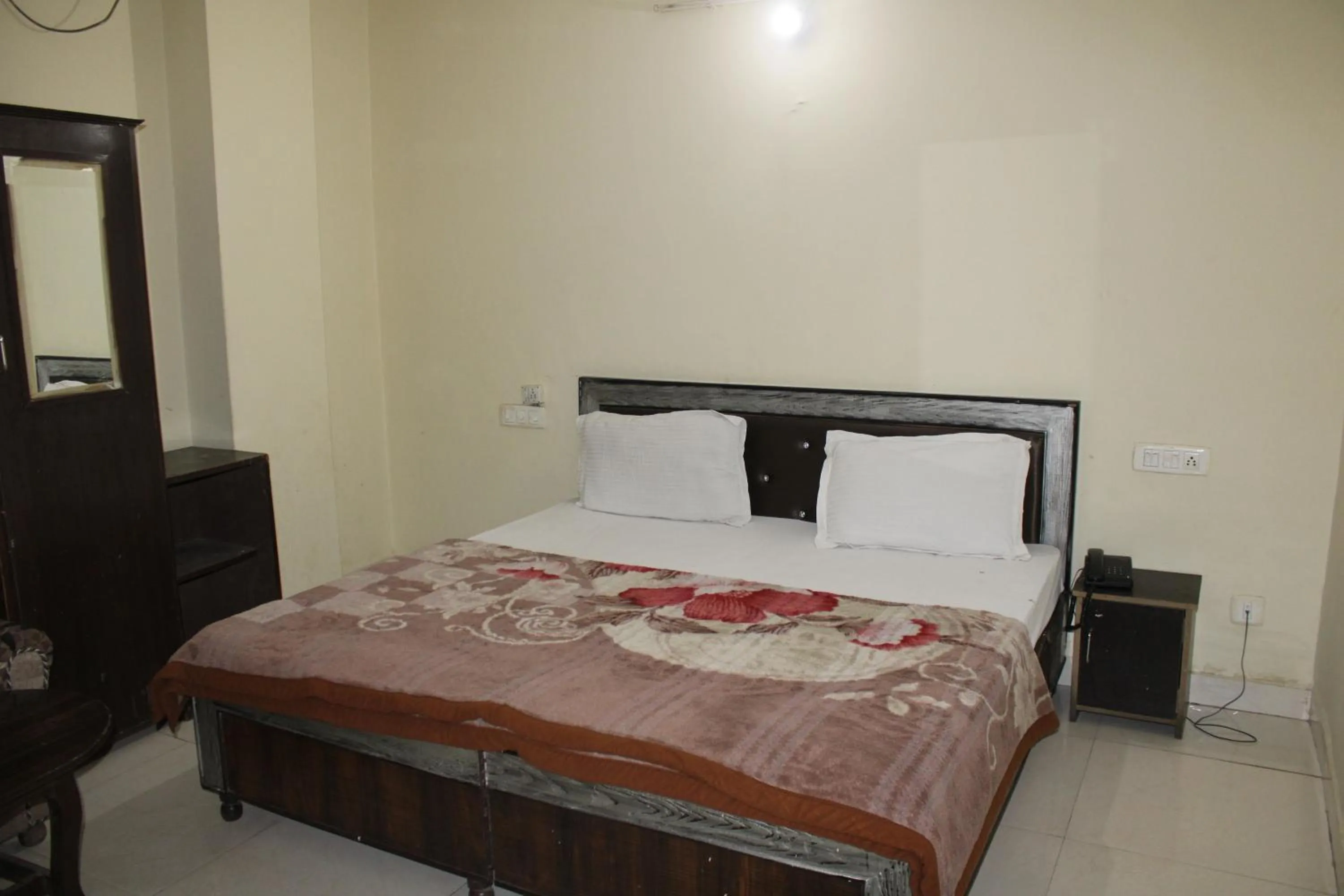 Bed in Hotel Diamond Leaf