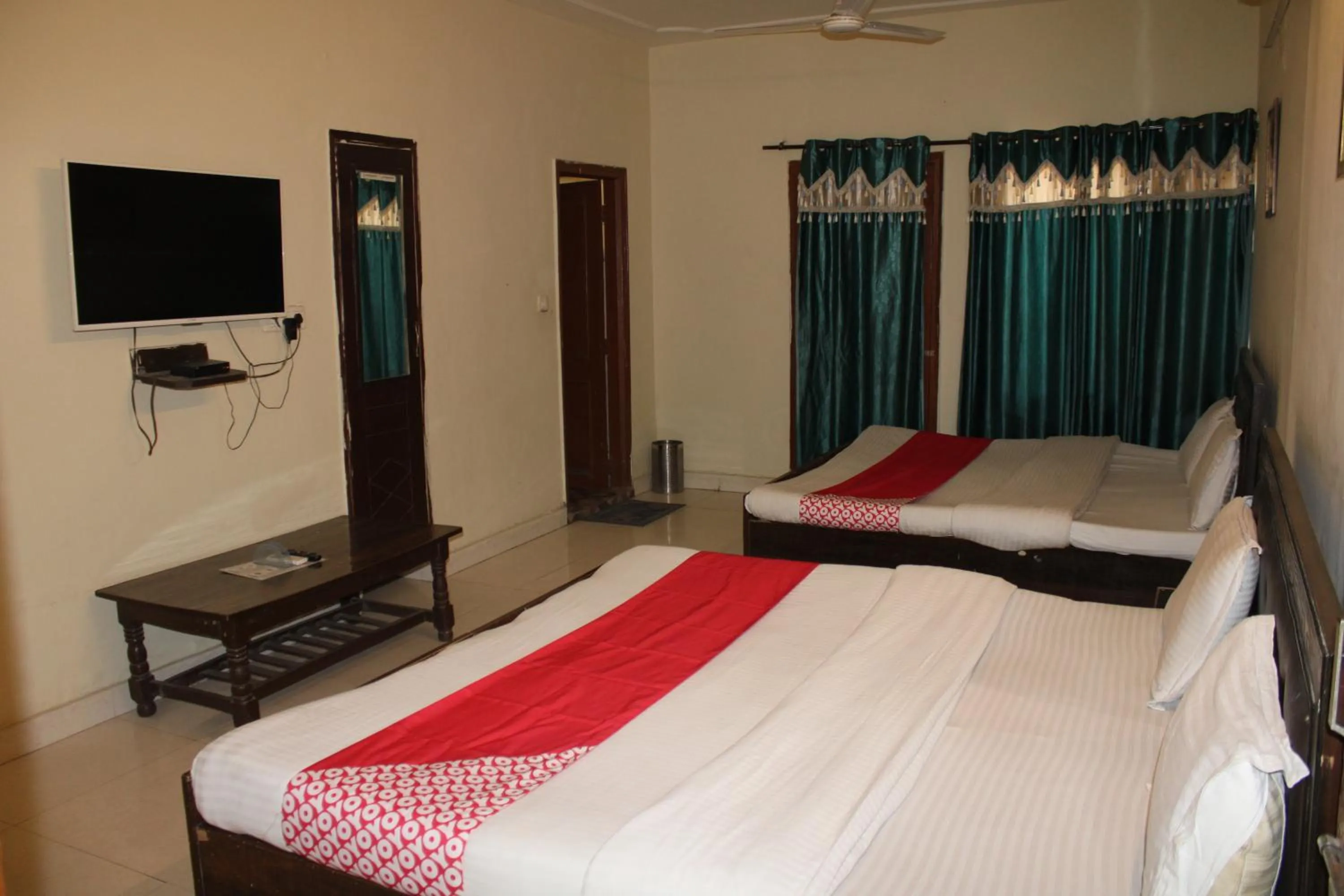 Bed in Hotel Diamond Leaf