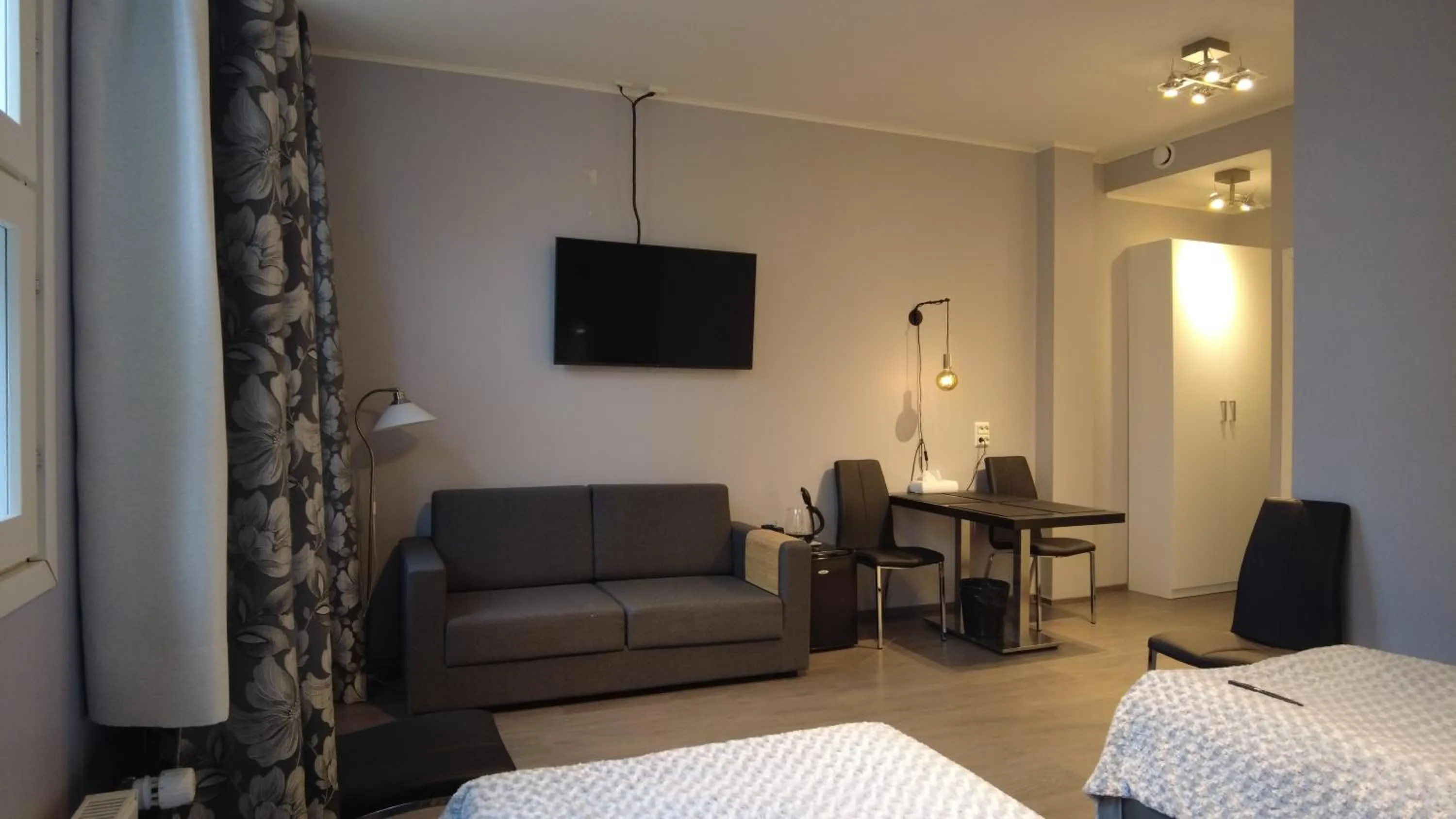 Photo of the whole room, Bed in Lapin Satu