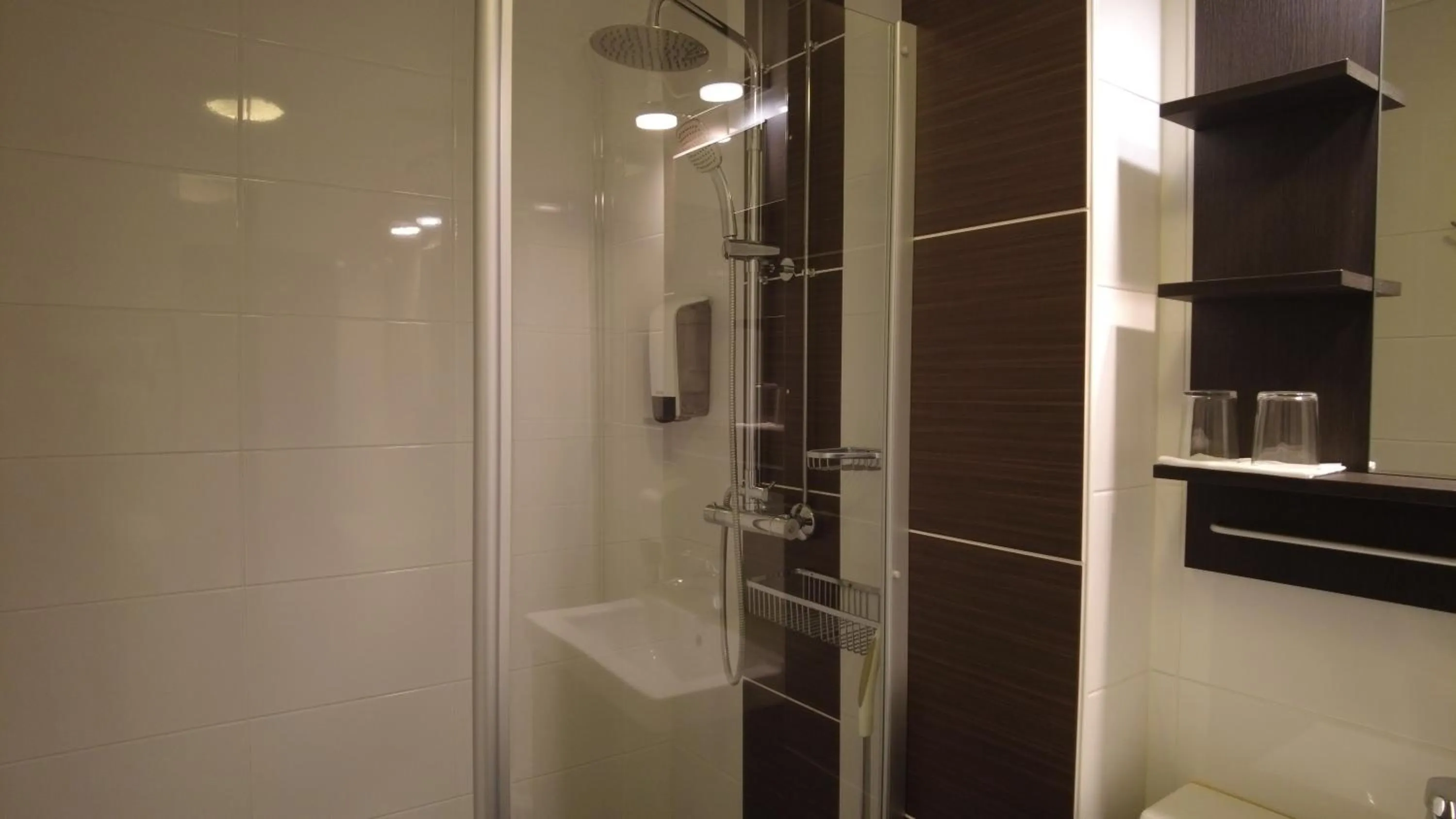 Shower in Lapin Satu