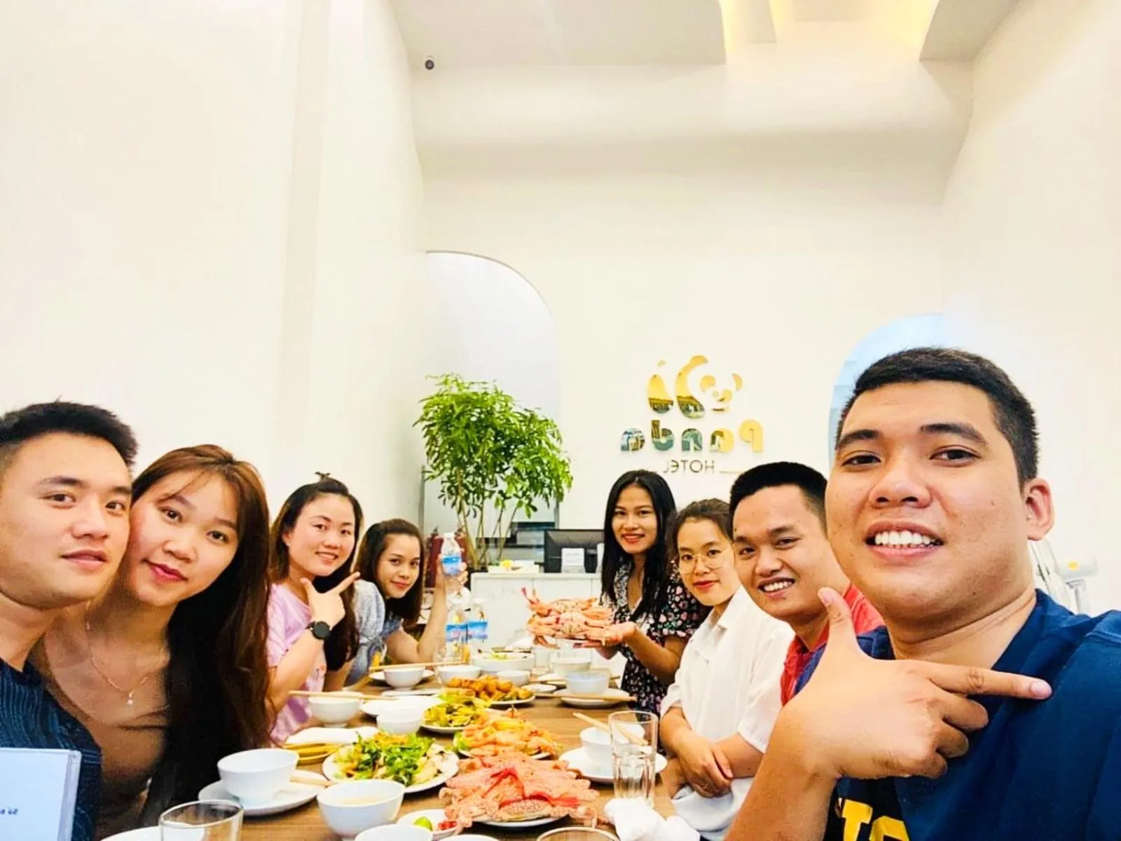 Restaurant/places to eat in Bai Chay Panda Hotel