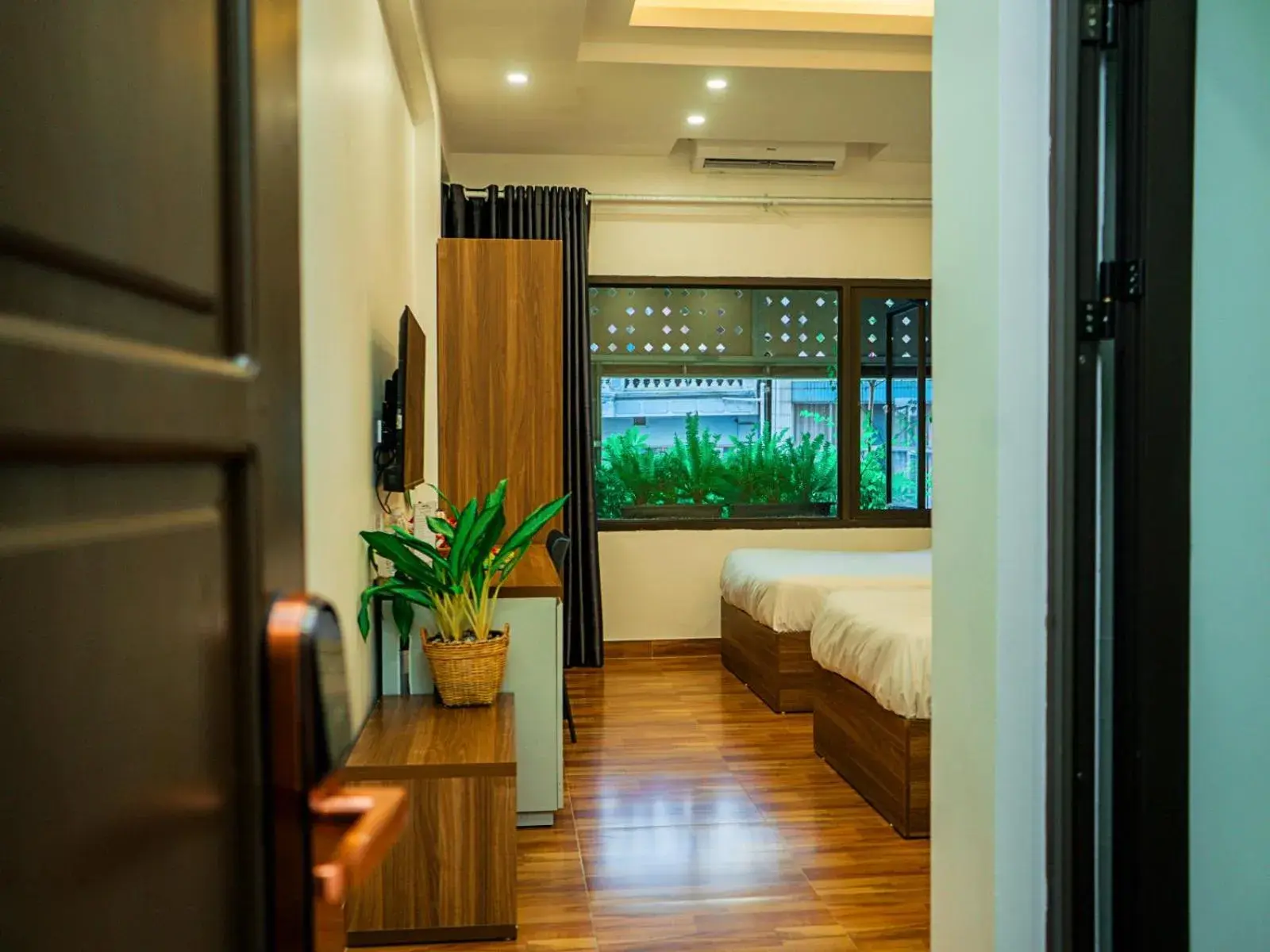 Triple Room with City View in Bai Chay Panda Hotel Triple Room with City View in Bai Chay Panda Hotel