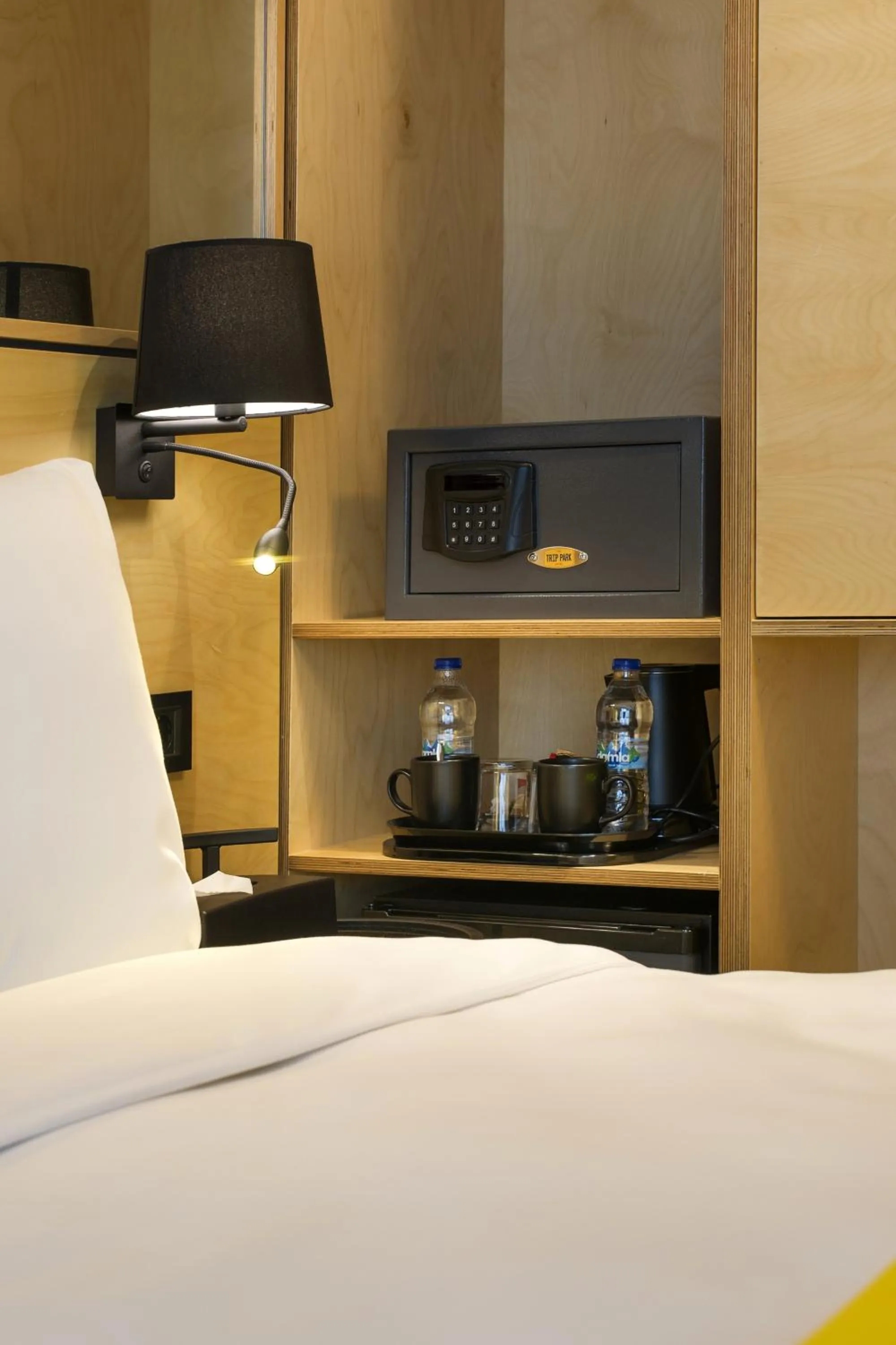 Coffee/tea facilities, Bed in Trip Park Hotel