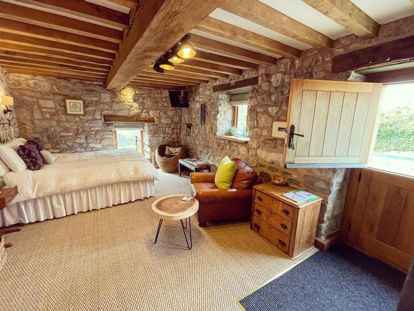 Seating area, Bed in The Cowshed