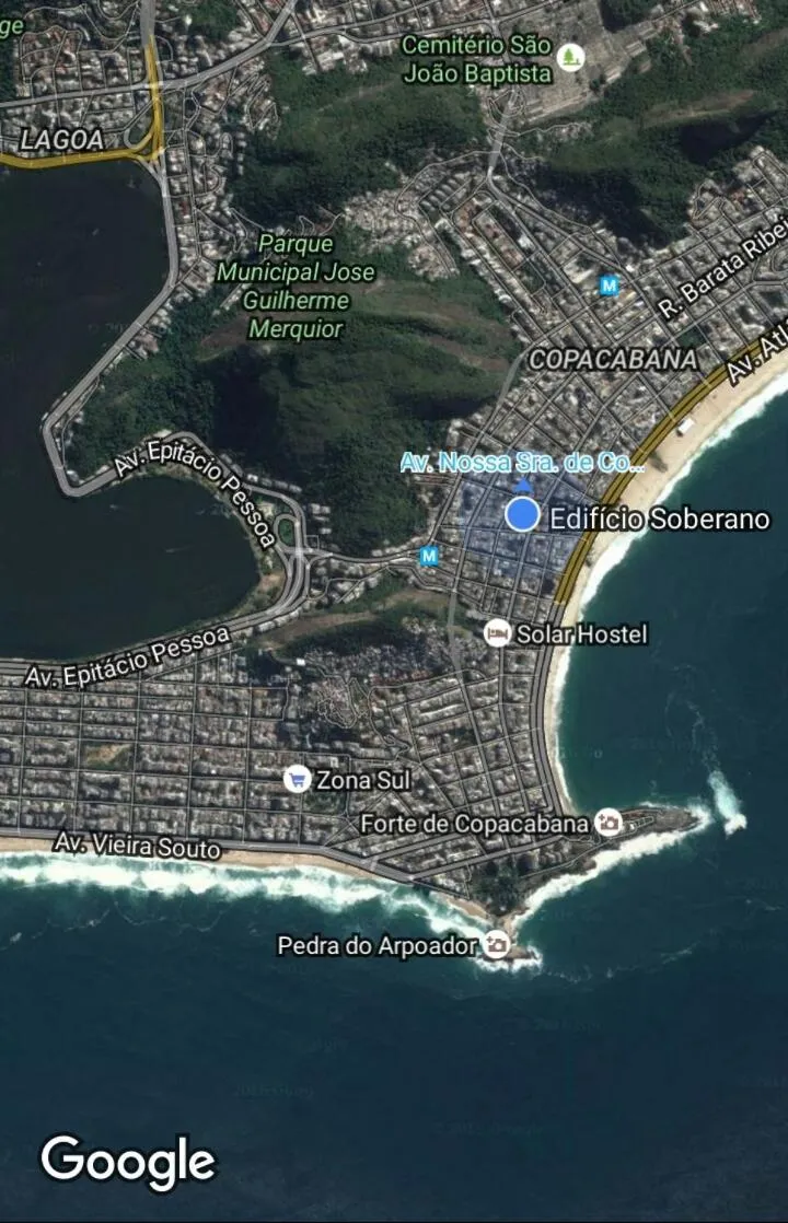 Text overlay in Copacabana 3 quartos ar cond a 2 qds da praia