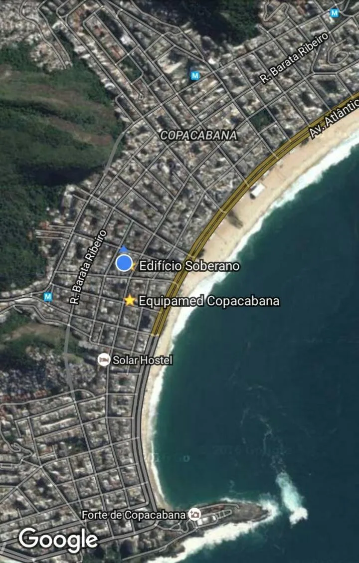 Bird's eye view in Copacabana 3 quartos ar cond a 2 qds da praia
