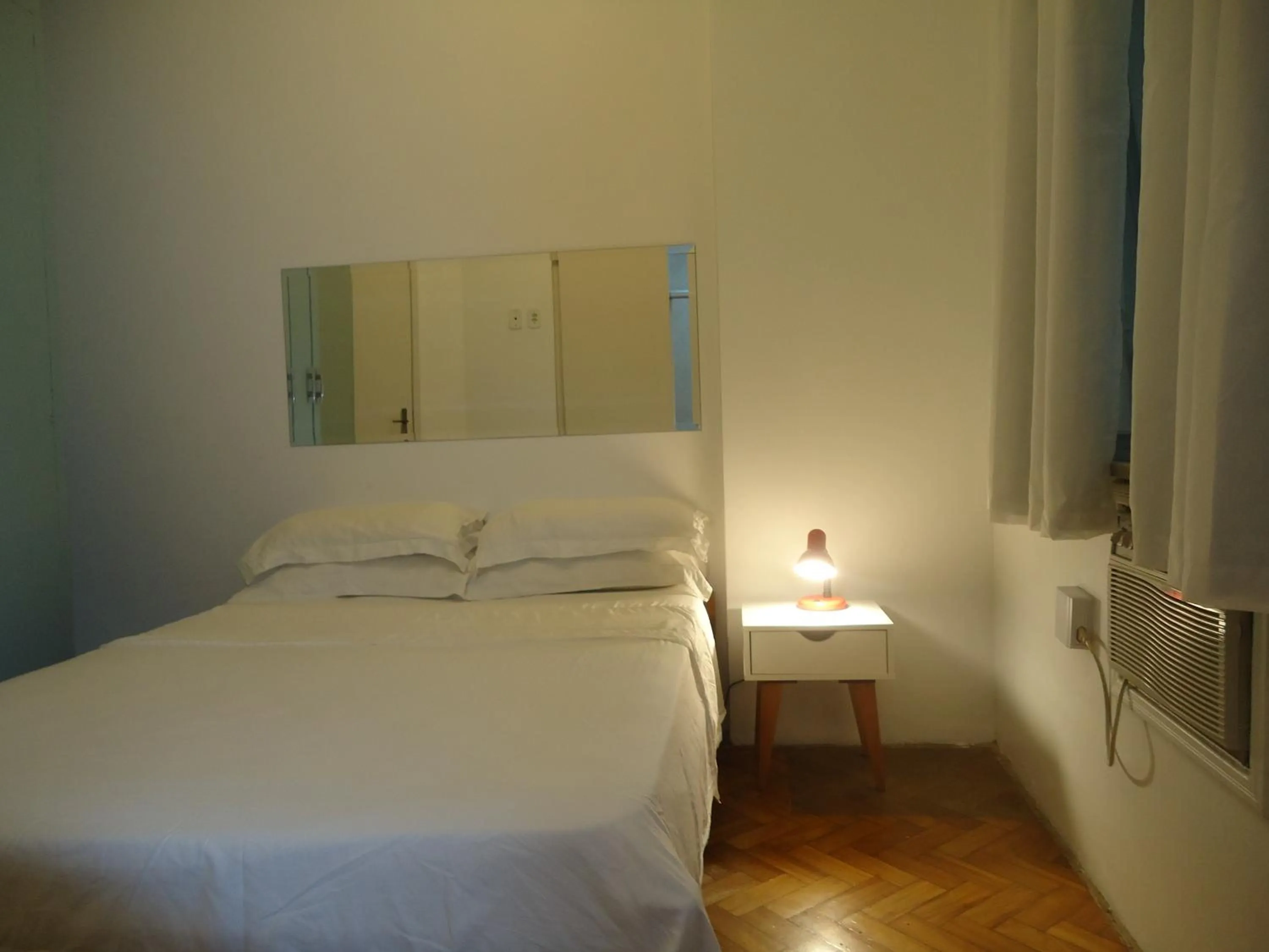 Bed in Copacabana 3 quartos ar cond a 2 qds da praia