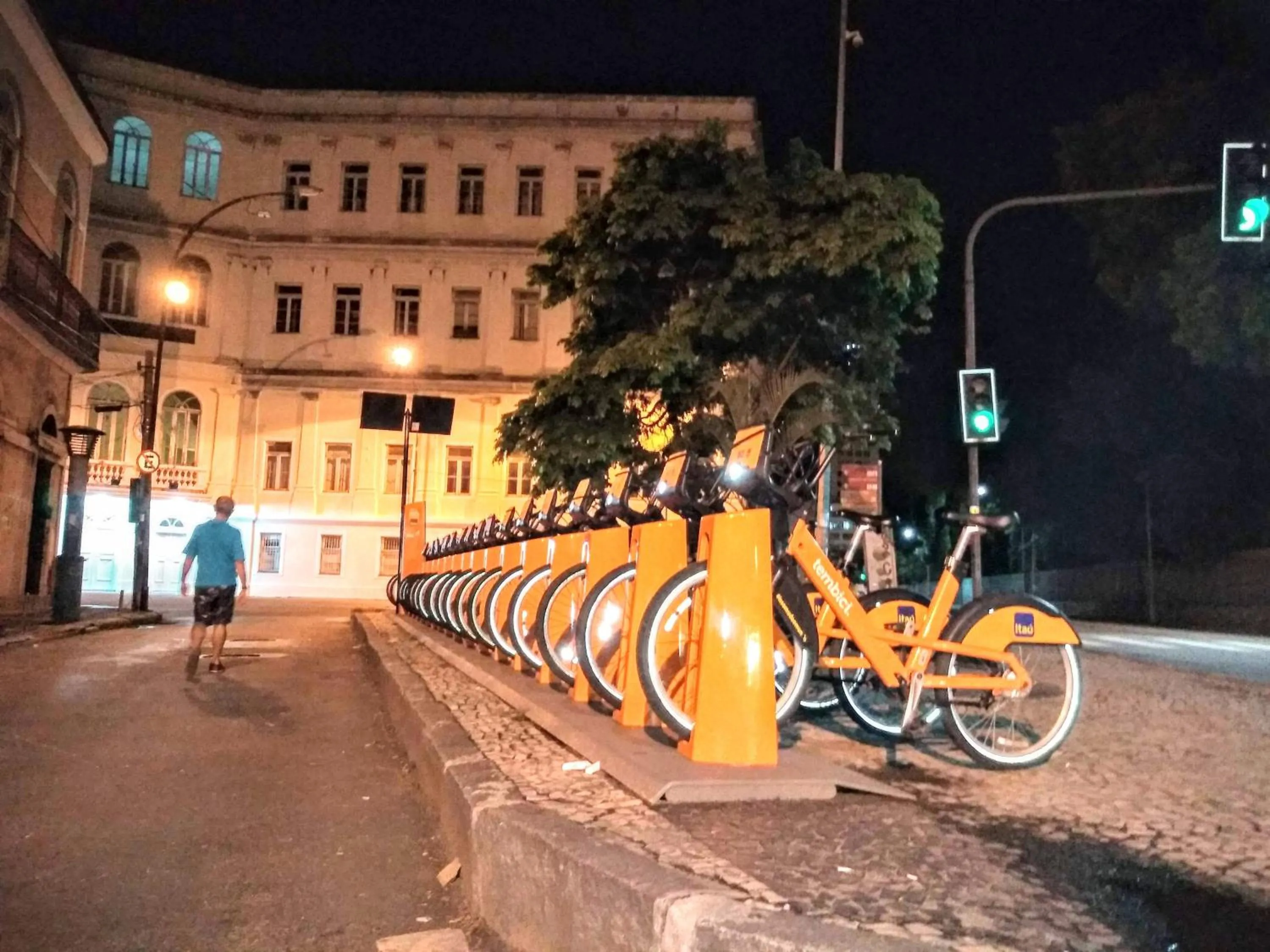 Night in Copacabana 3 quartos ar cond a 2 qds da praia