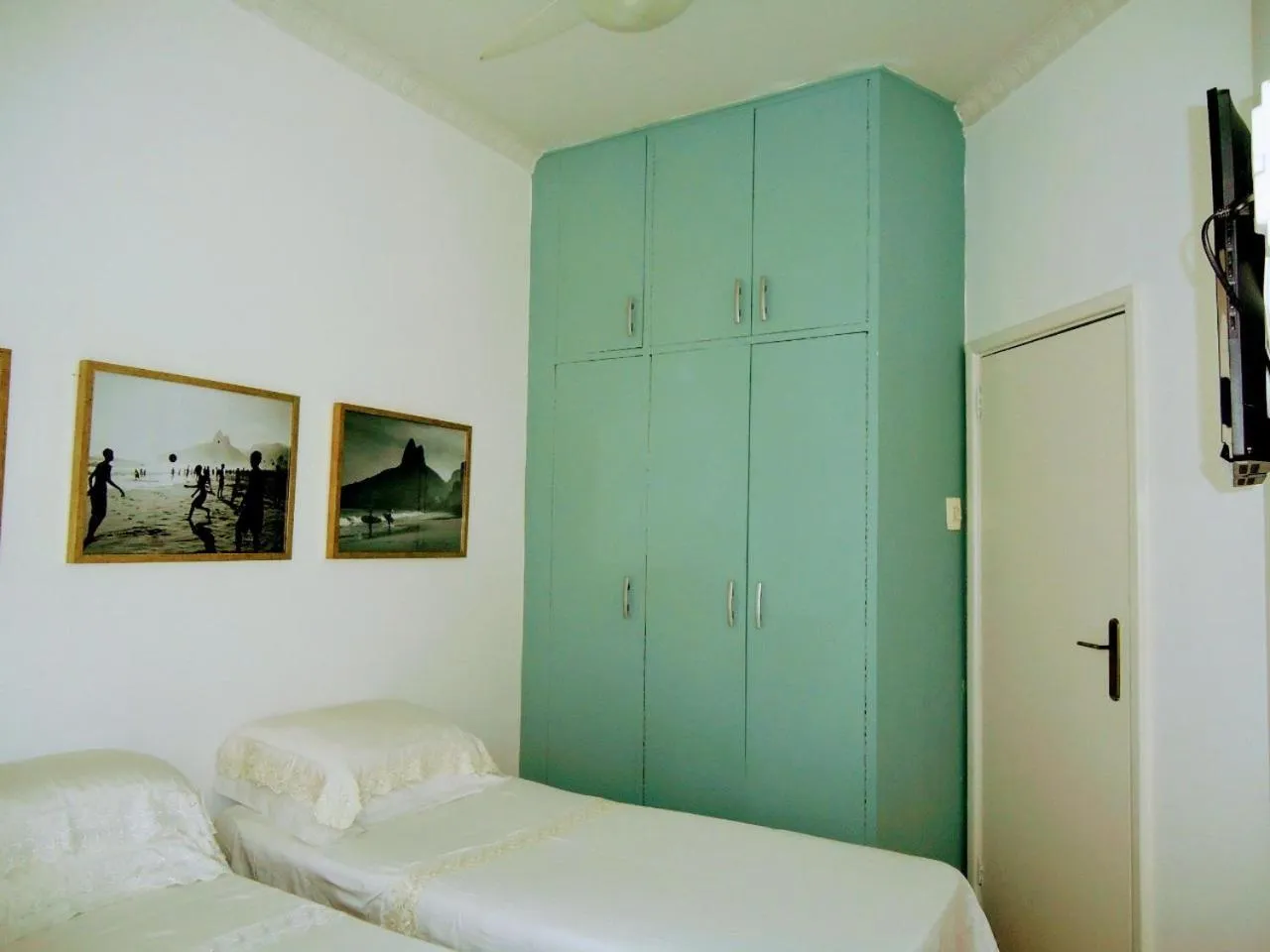 Photo of the whole room, Bed in Copacabana 3 quartos ar cond a 2 qds da praia