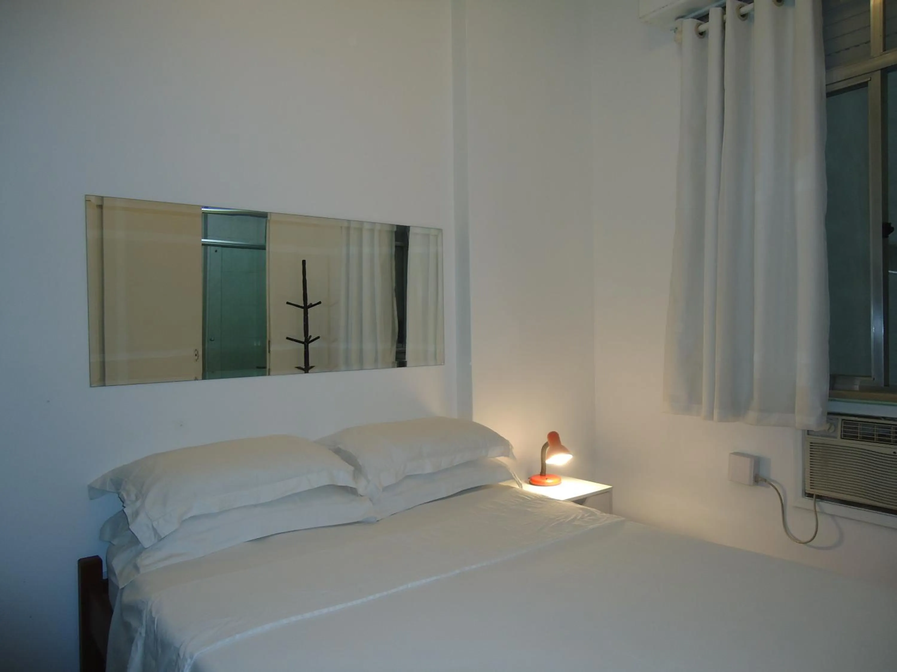 Photo of the whole room, Bed in Copacabana 3 quartos ar cond a 2 qds da praia