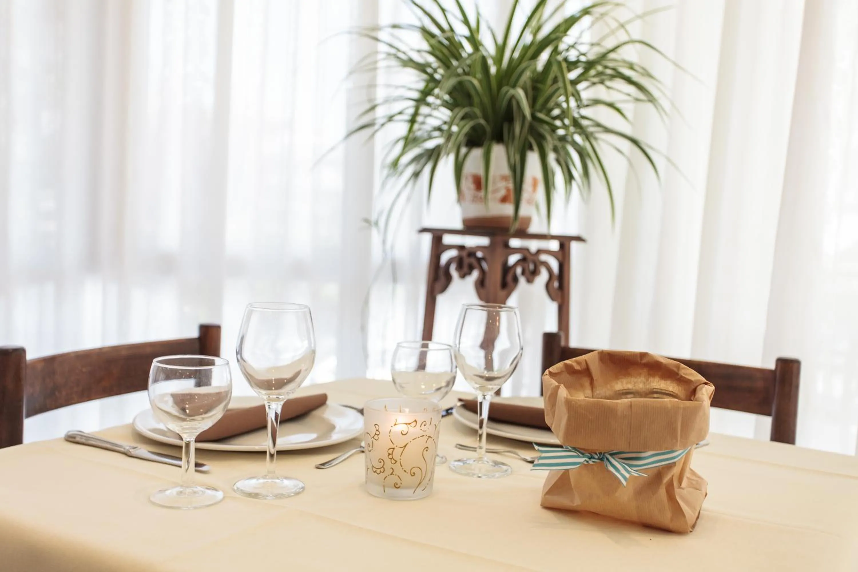 Restaurant/places to eat in Hotel Du Lac
