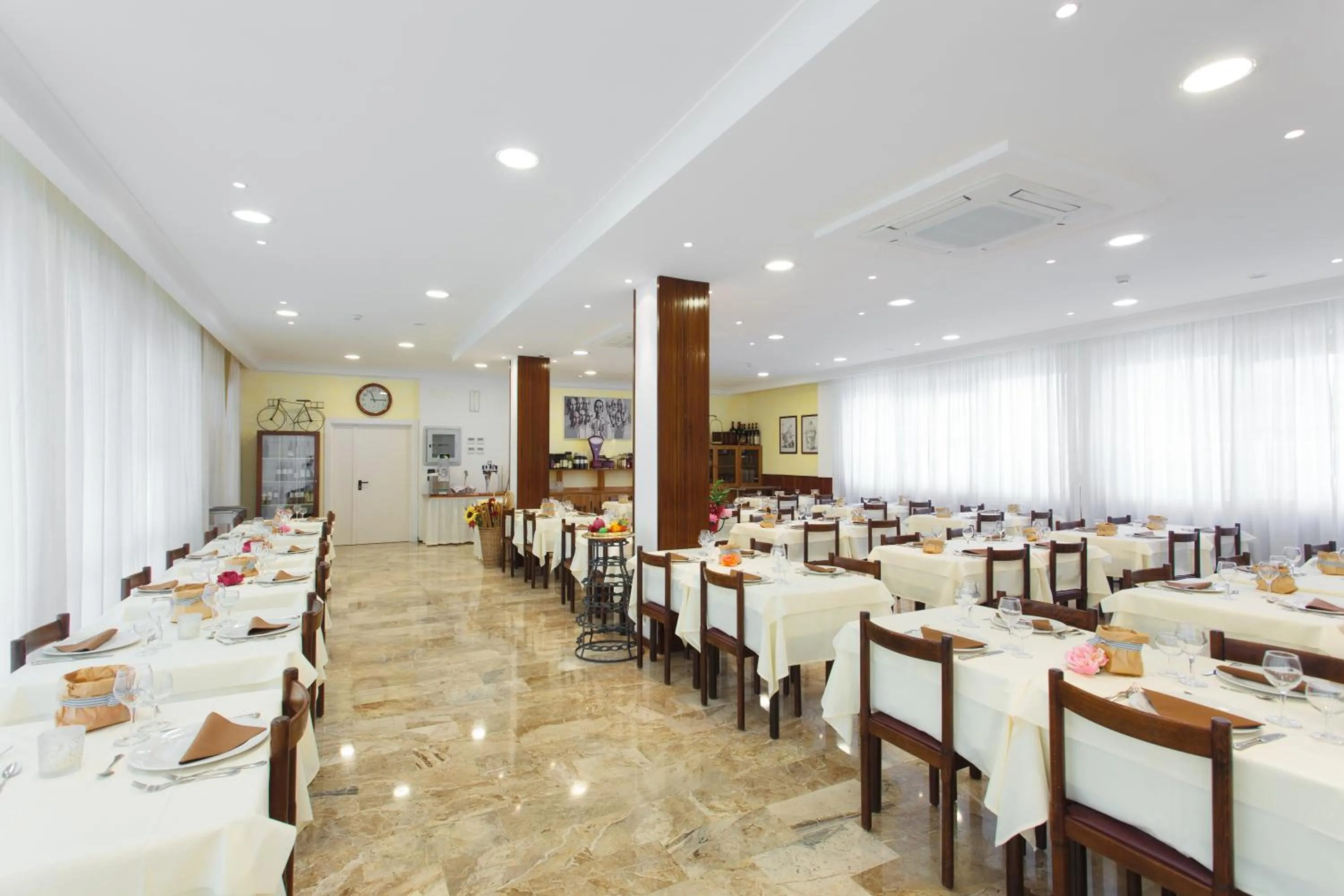 Restaurant/places to eat in Hotel Du Lac
