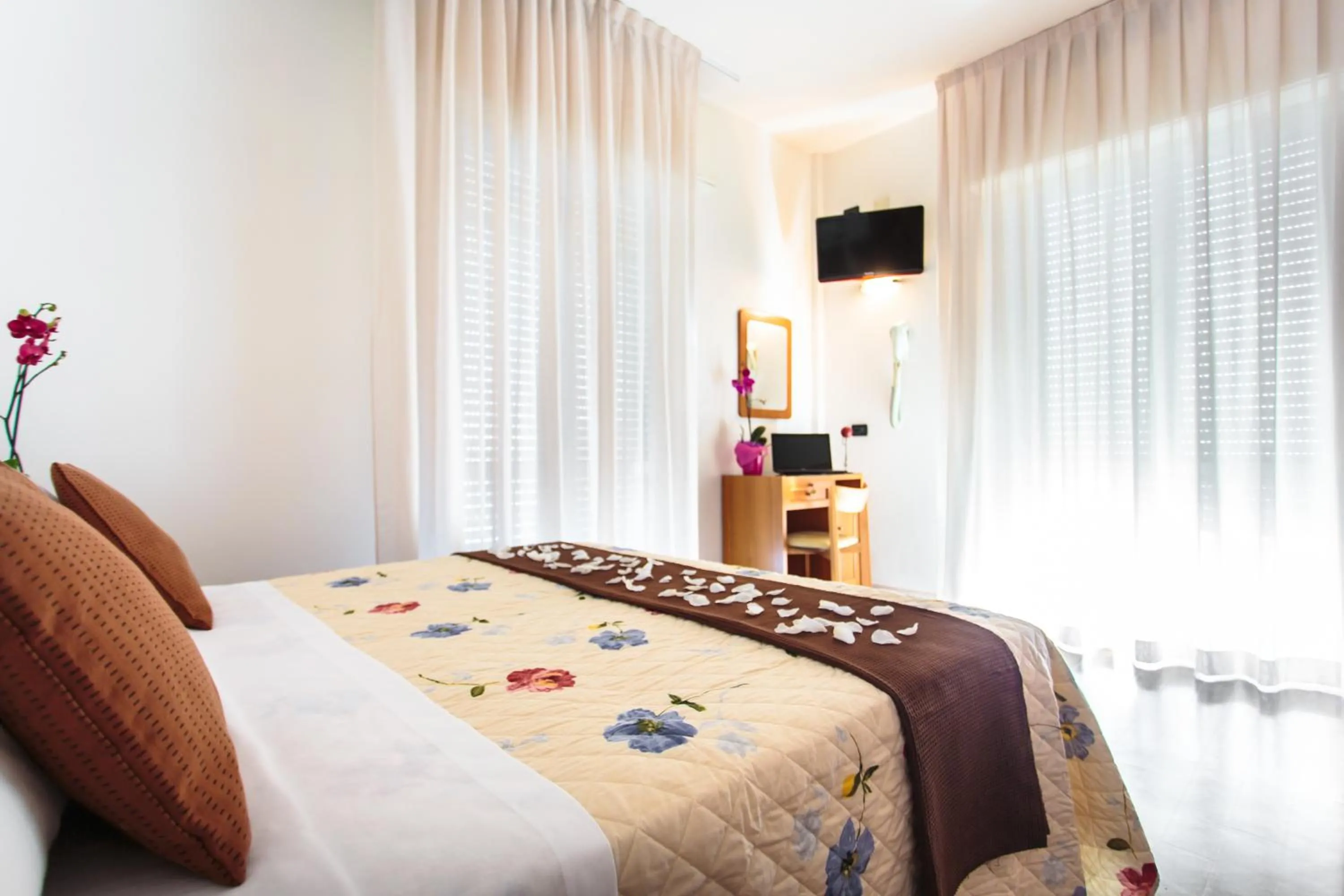 Other, Bed in Hotel Du Lac