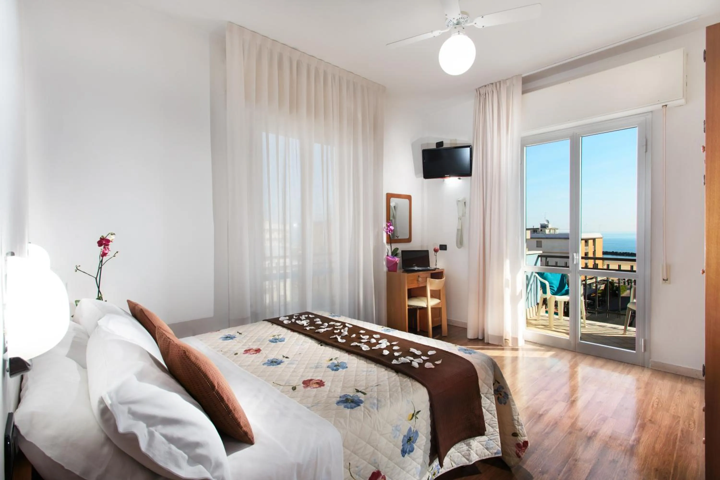 Bed in Hotel Du Lac