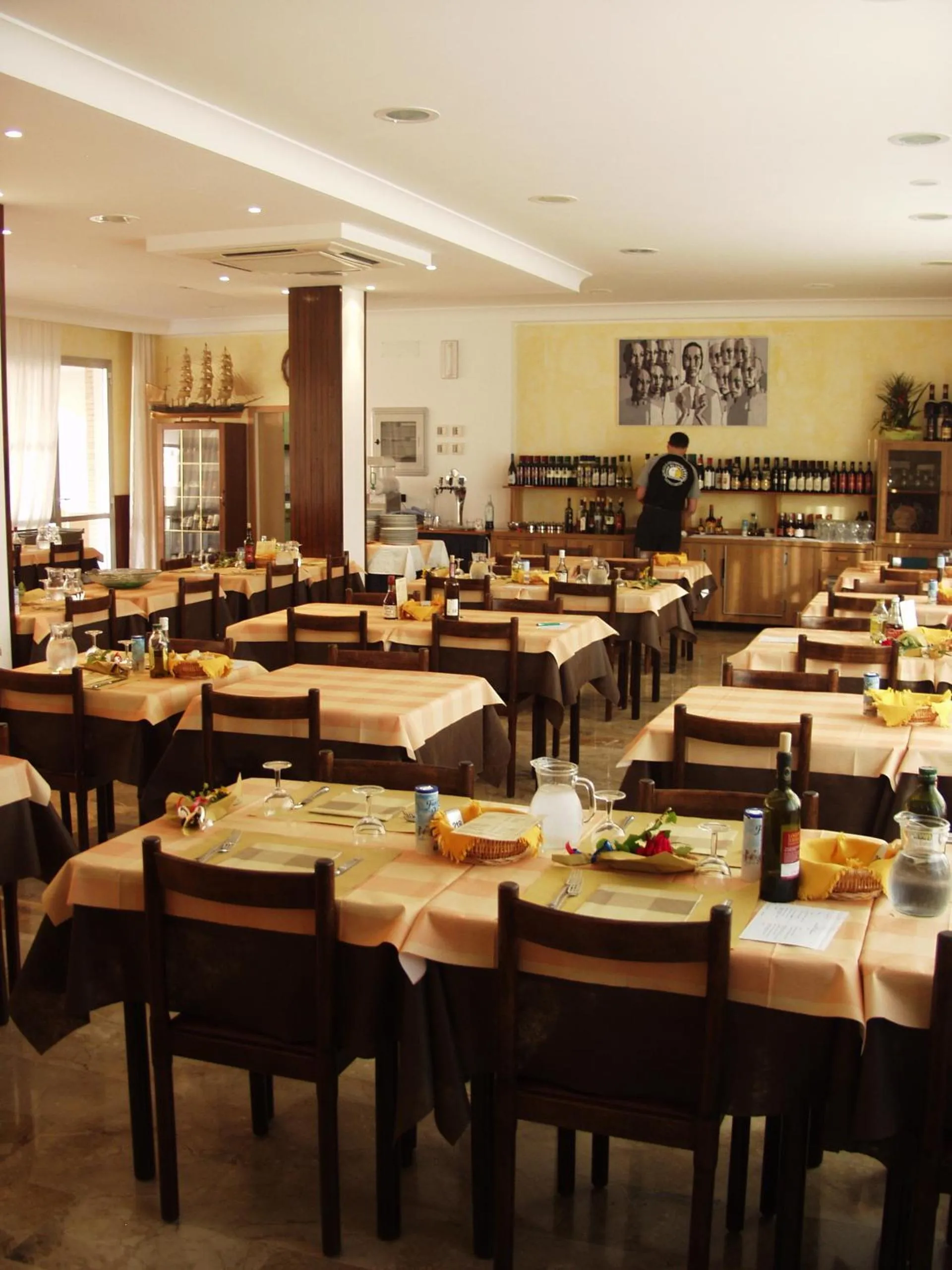 Restaurant/places to eat in Hotel Du Lac