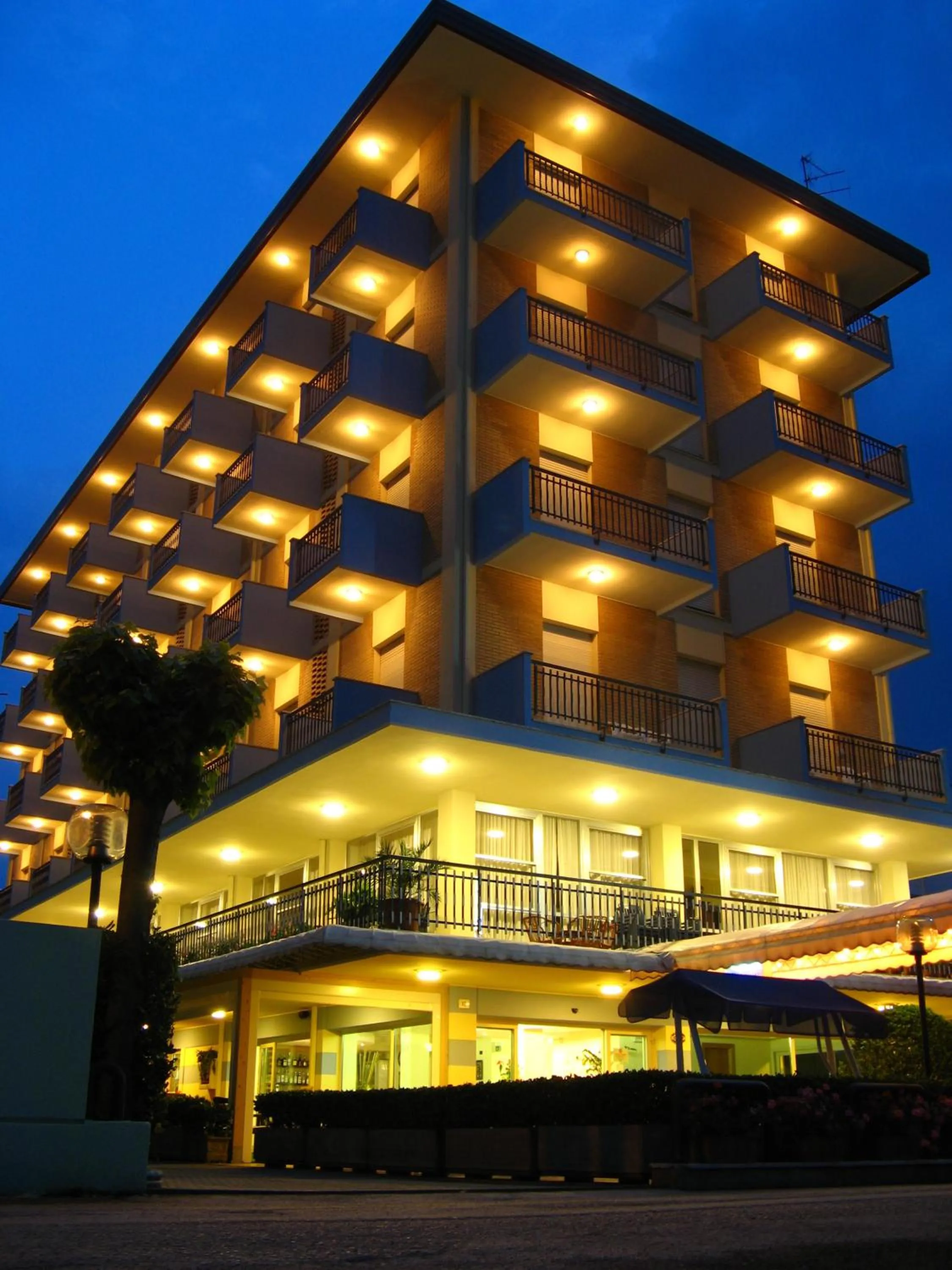 Facade/entrance in Hotel Du Lac
