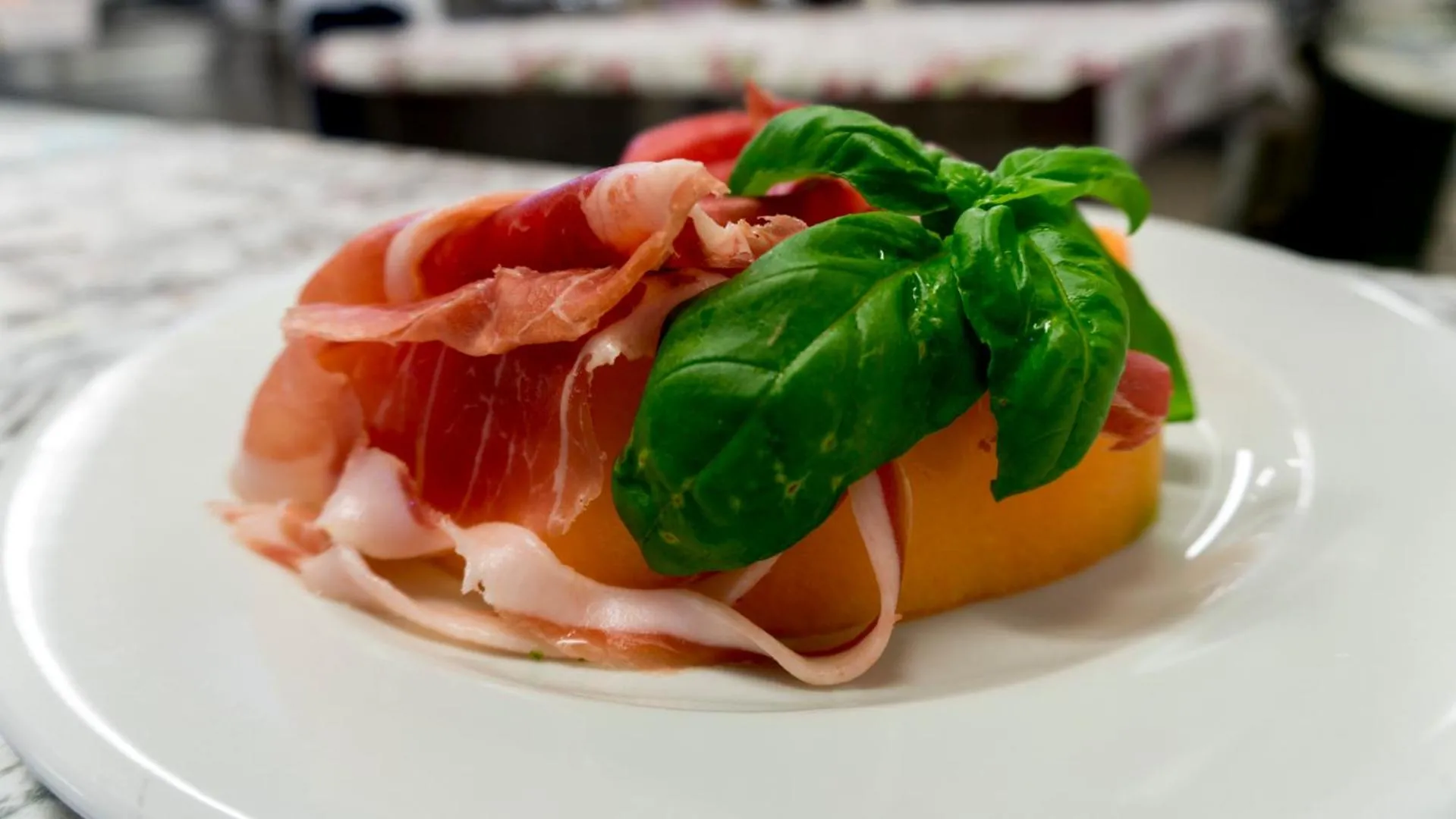 Restaurant/places to eat in Hotel Du Lac