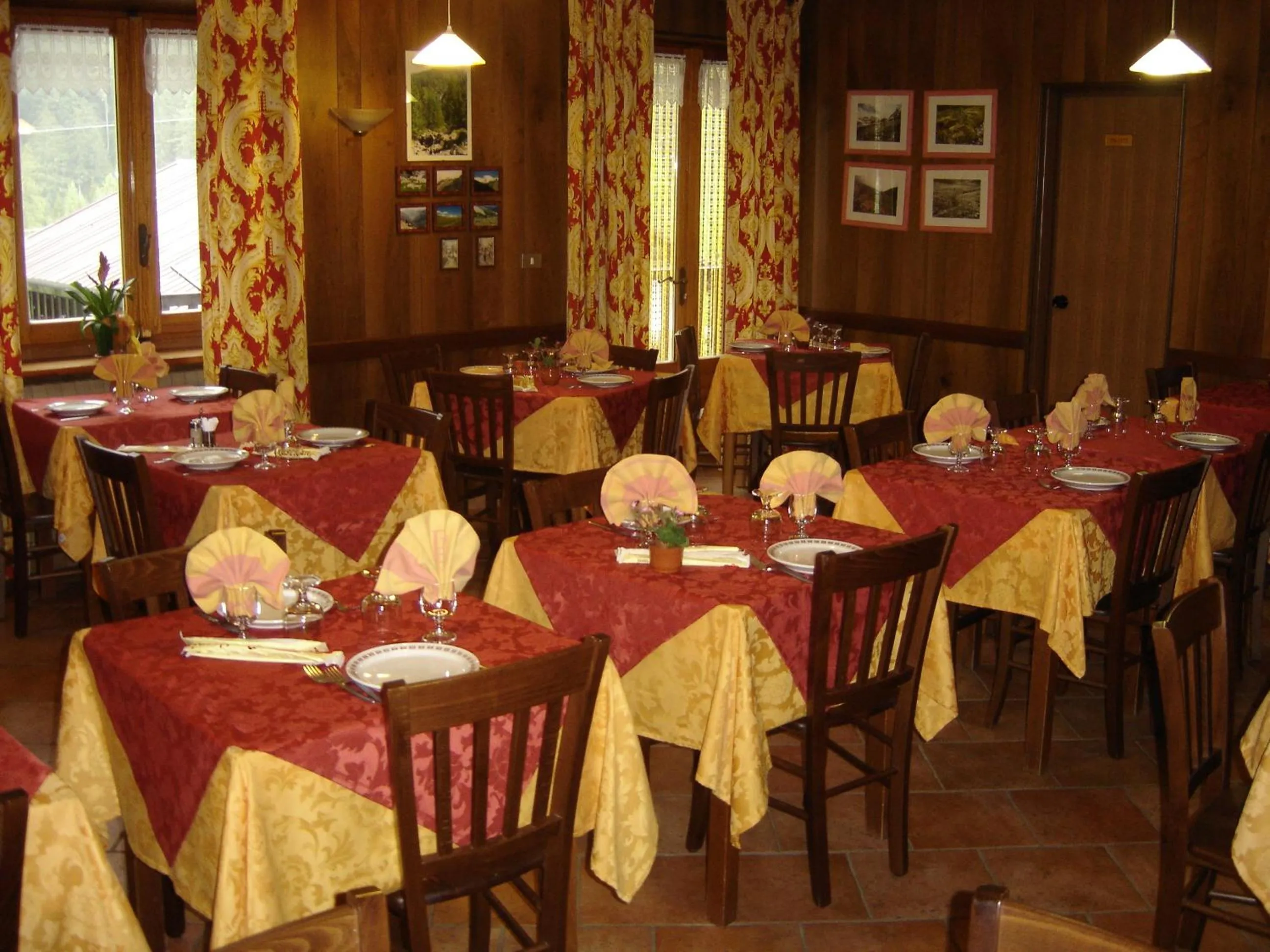 Restaurant/places to eat in Hotel Blanchetti