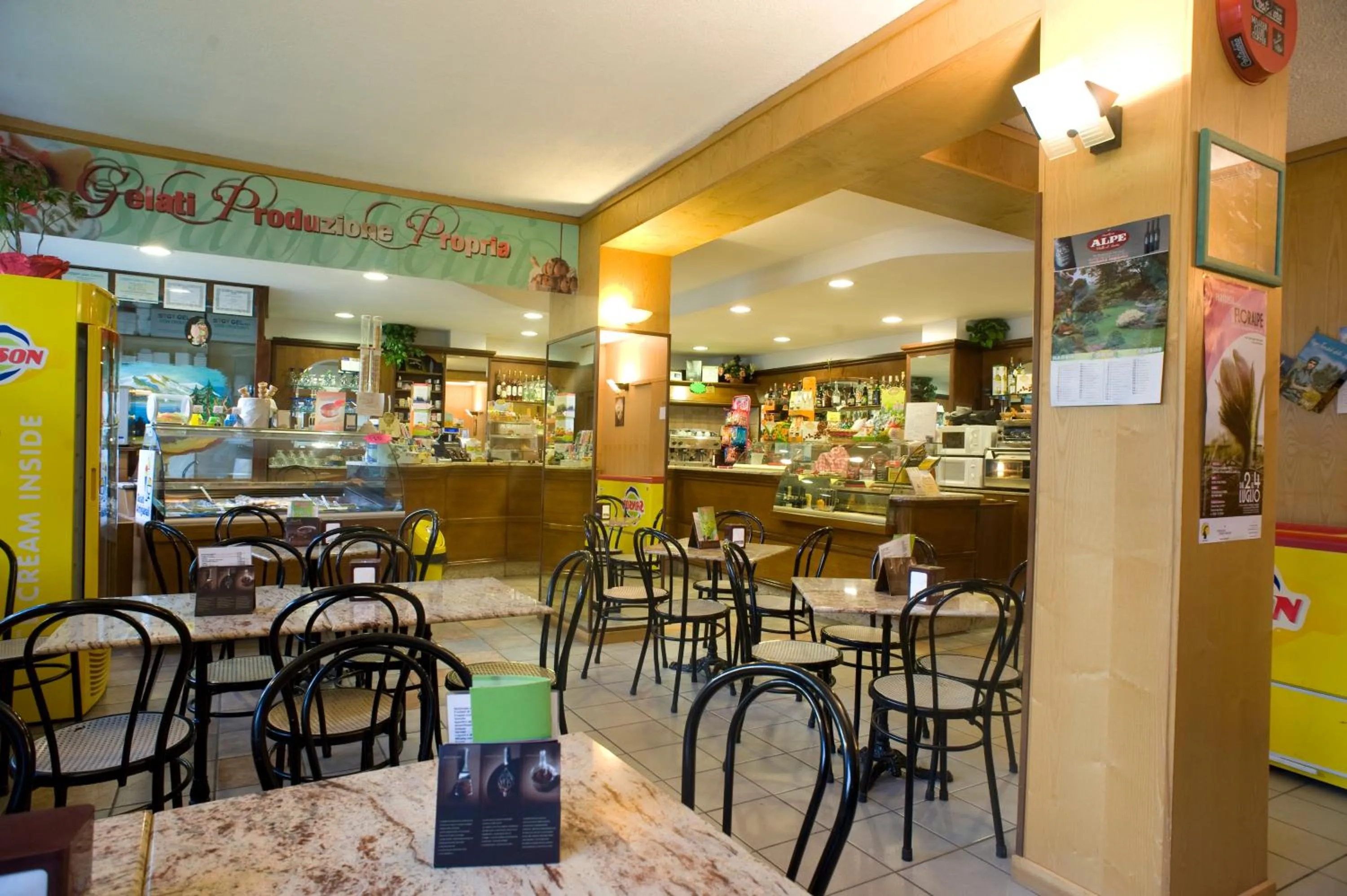 Restaurant/places to eat in Hotel Blanchetti